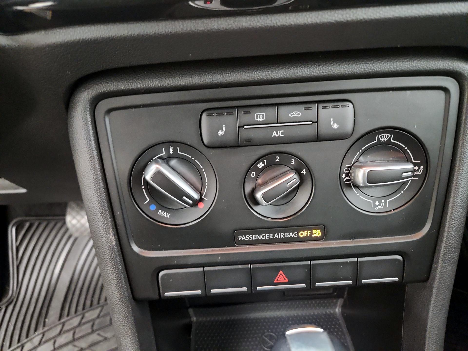 Thumbnail: 2017 Volkswagen Beetle - 15