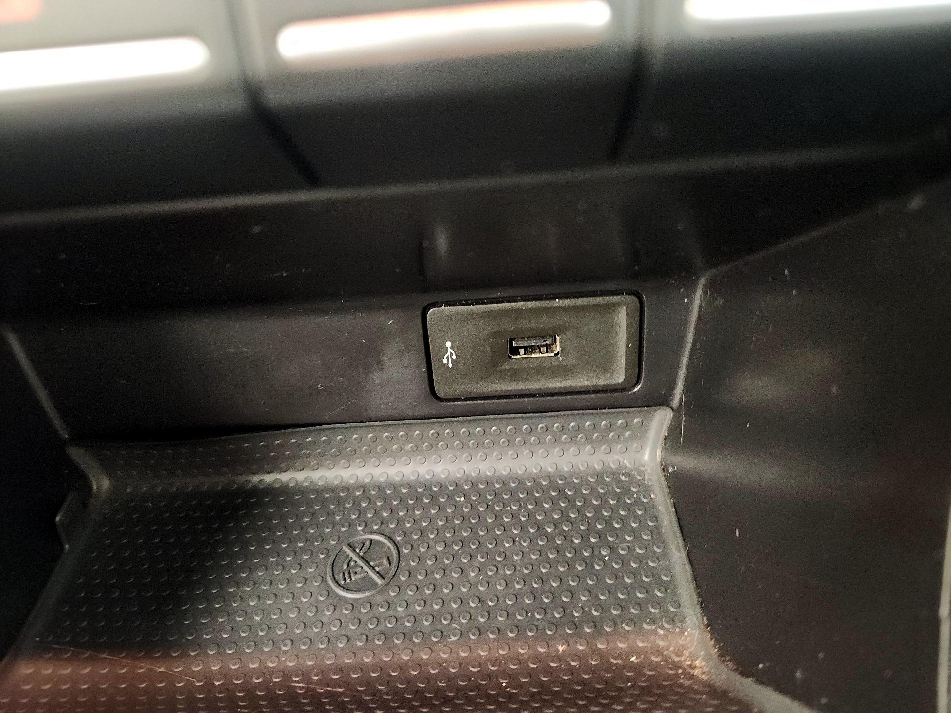 Thumbnail: 2017 Volkswagen Beetle - 17