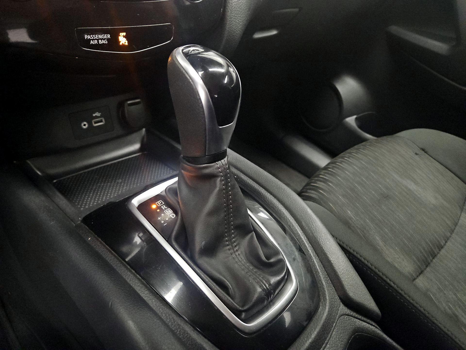 Thumbnail: 2020 Nissan Rogue - 17