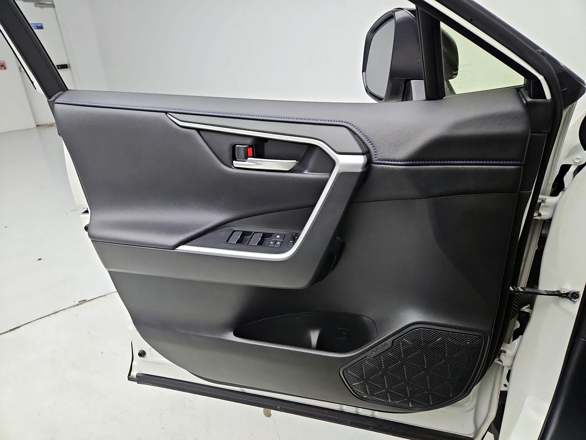 Thumbnail: 2020 Toyota RAV4 - 12