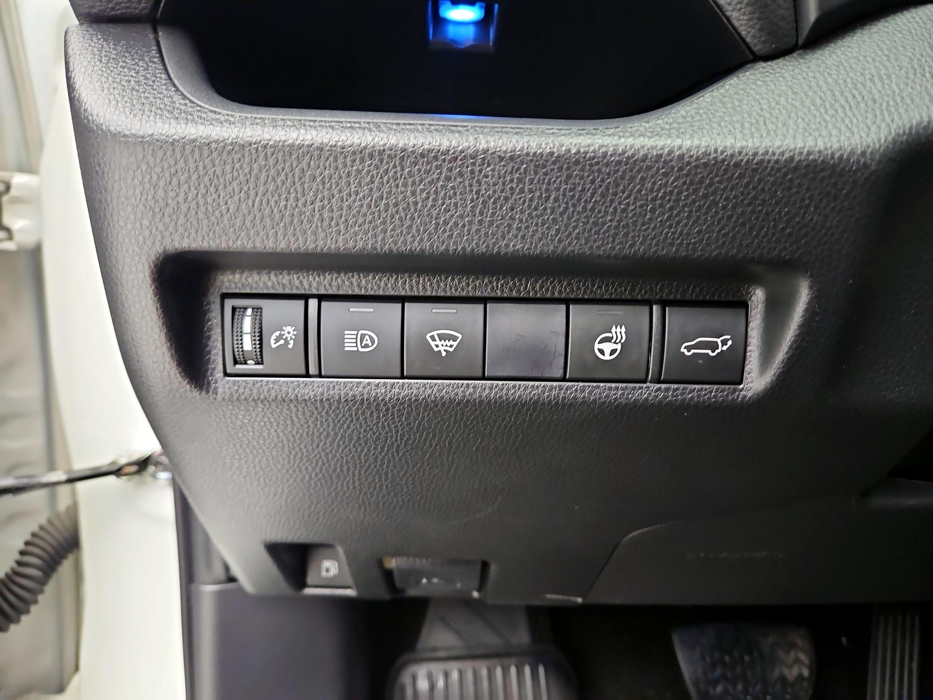 Thumbnail: 2020 Toyota RAV4 - 13