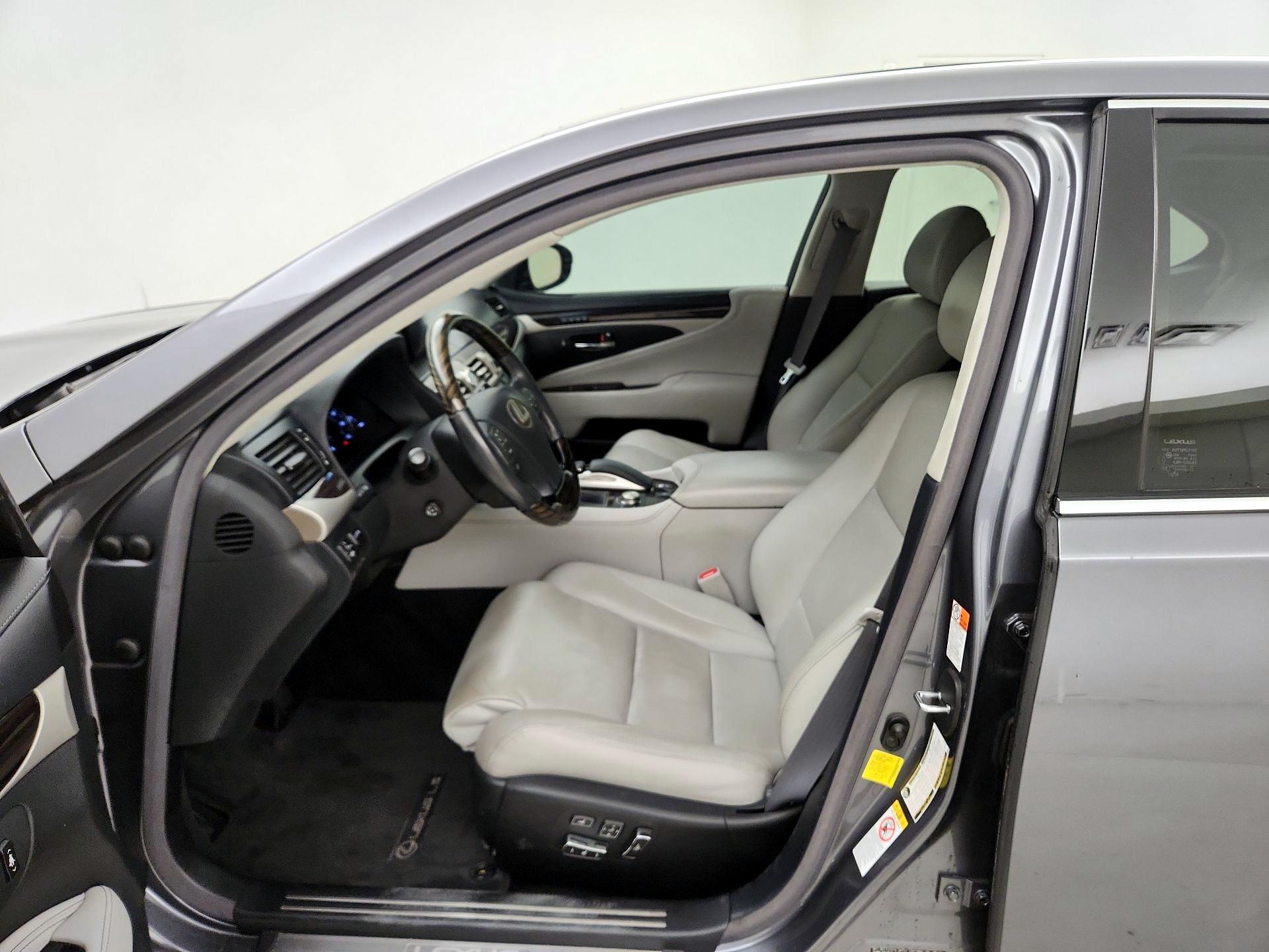 Thumbnail: 2017 Lexus LS - 11