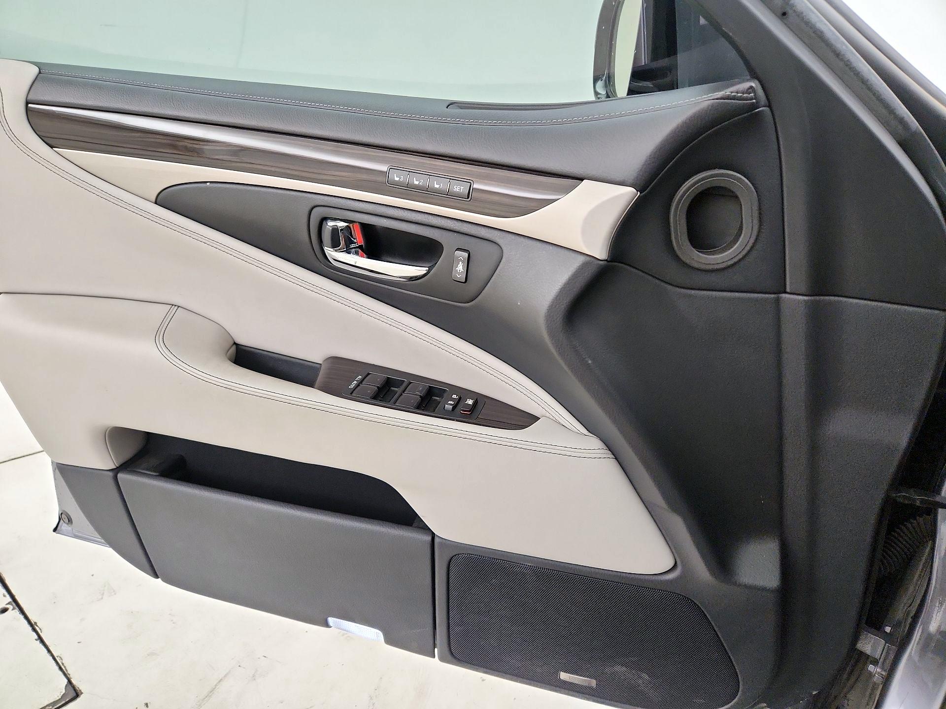 Thumbnail: 2017 Lexus LS - 12