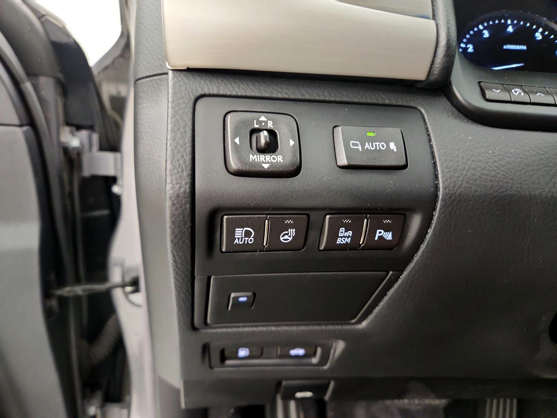 Thumbnail: 2017 Lexus LS - 13