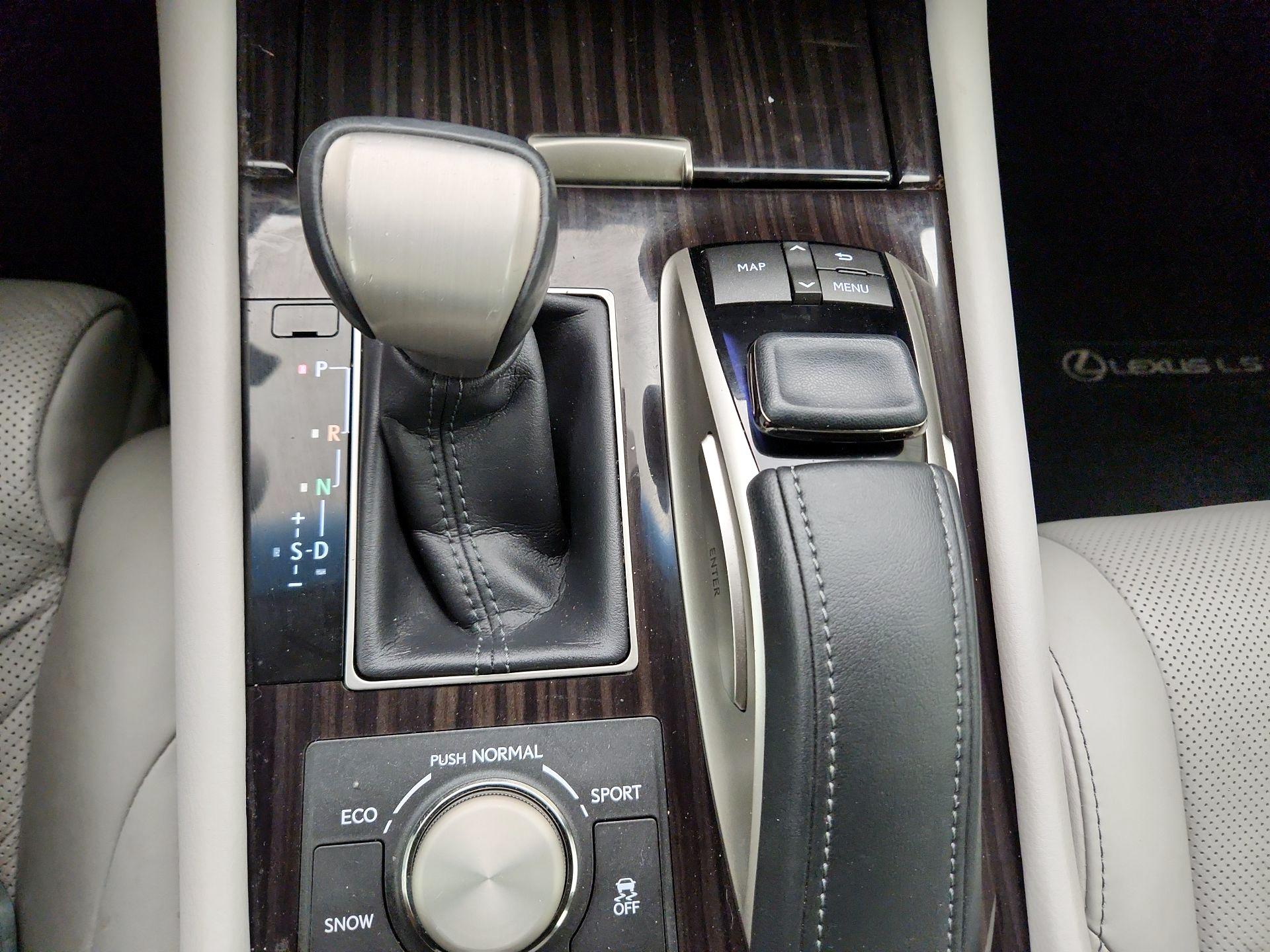 Thumbnail: 2017 Lexus LS - 18