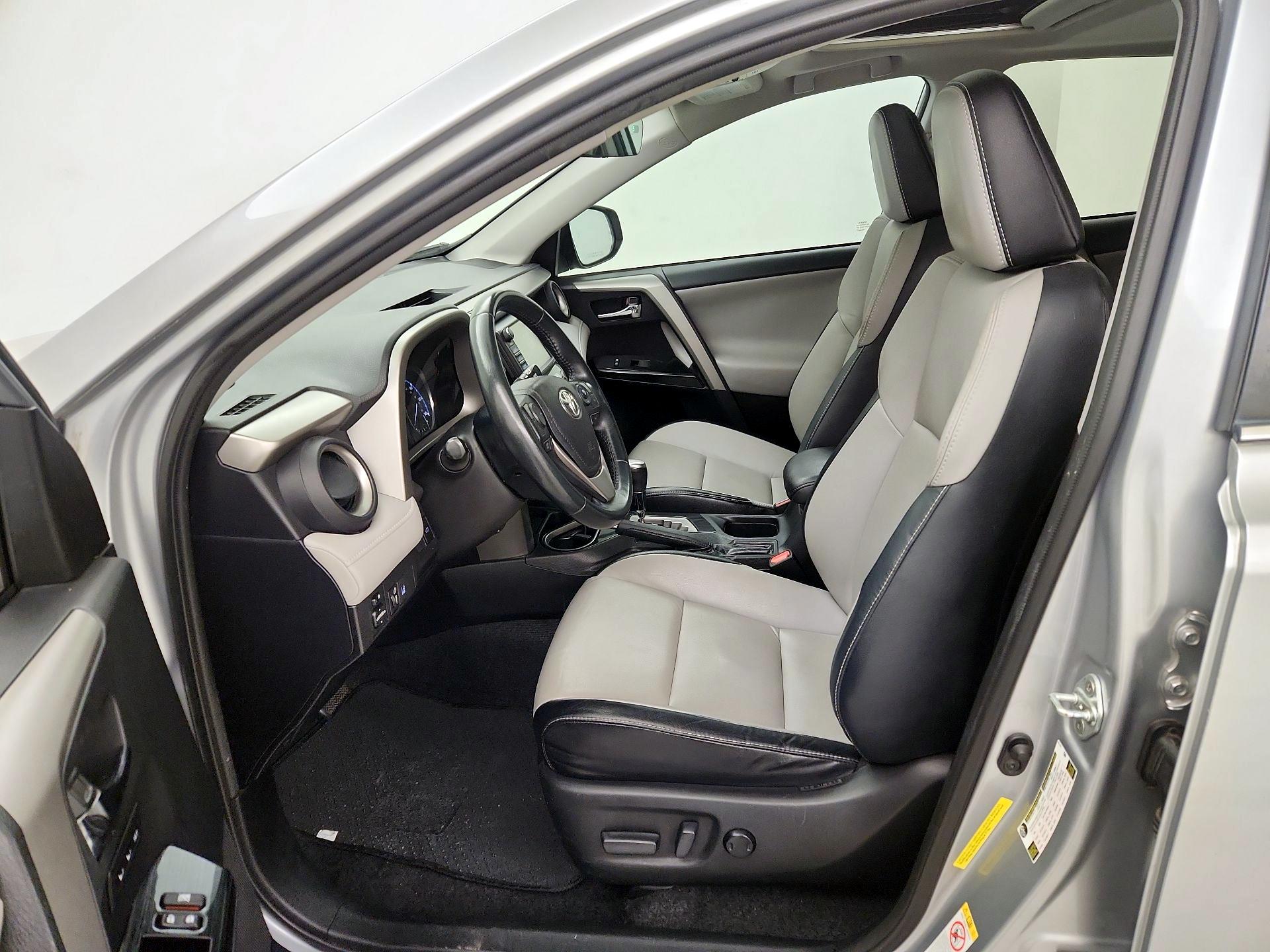 Thumbnail: 2017 Toyota RAV4 - 11