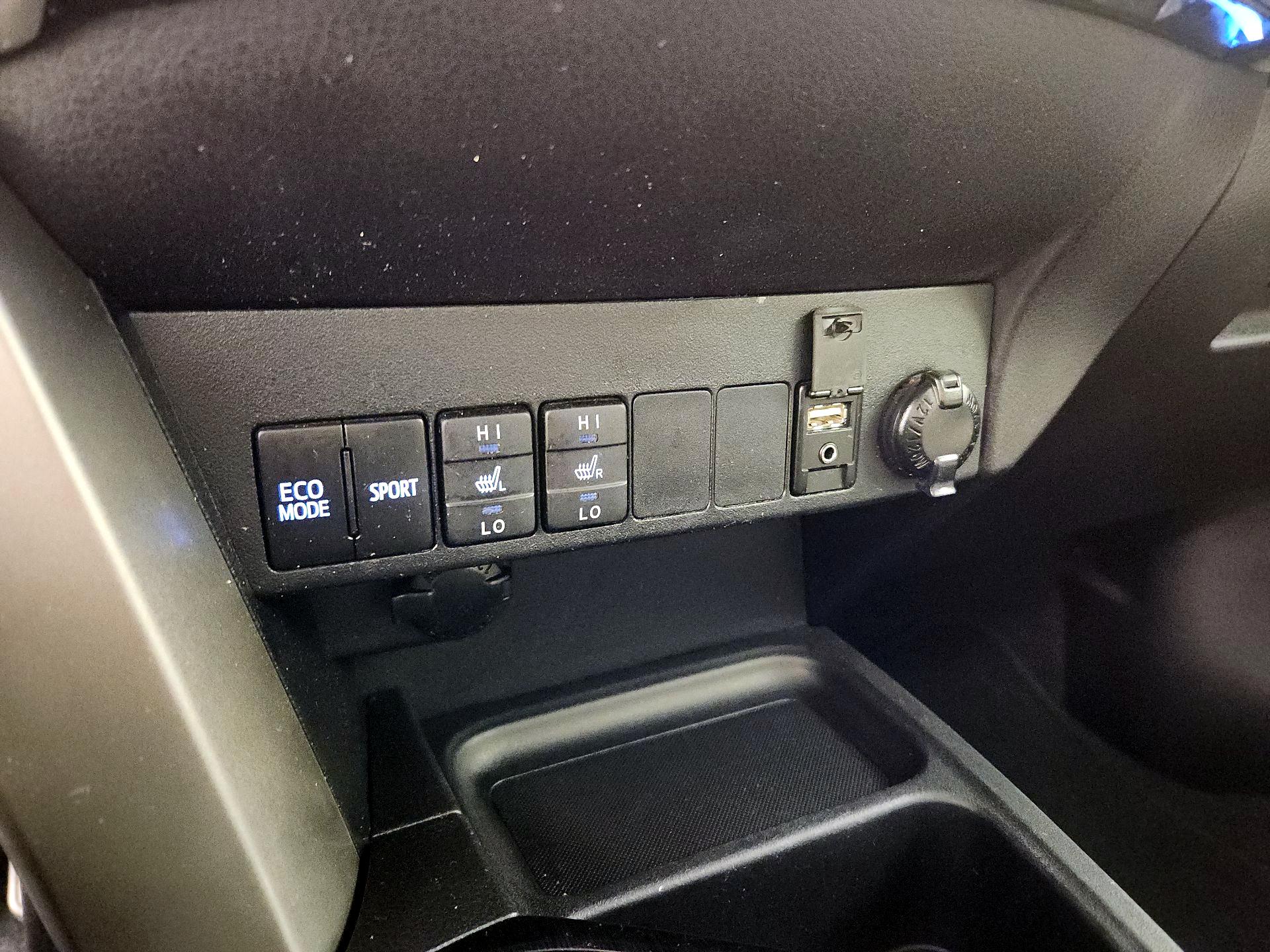 Thumbnail: 2017 Toyota RAV4 - 18