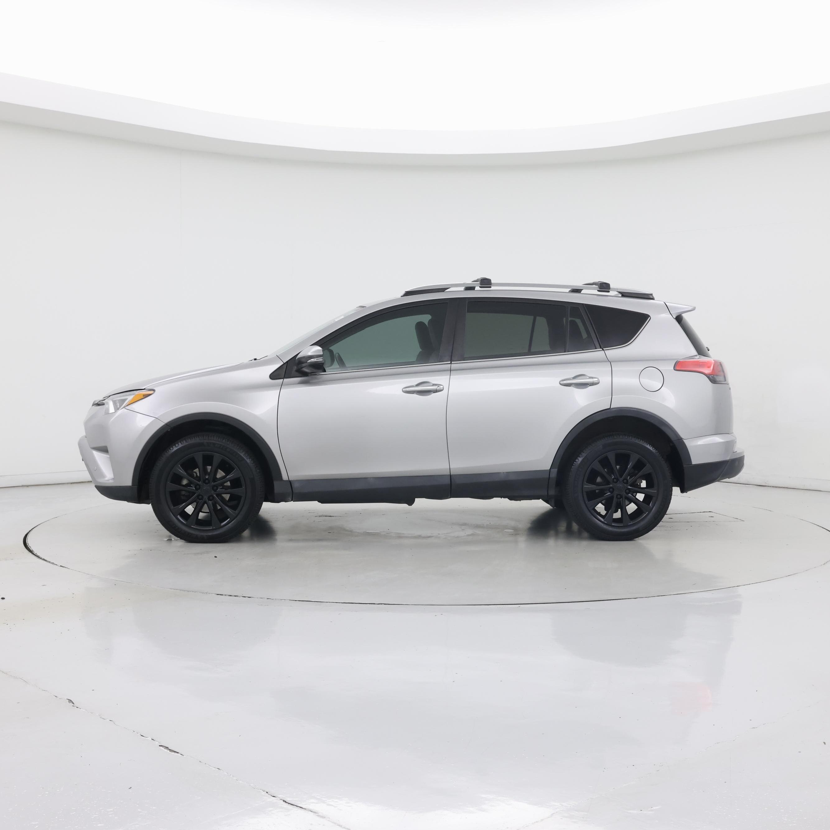 Thumbnail: 2017 Toyota RAV4 - 3