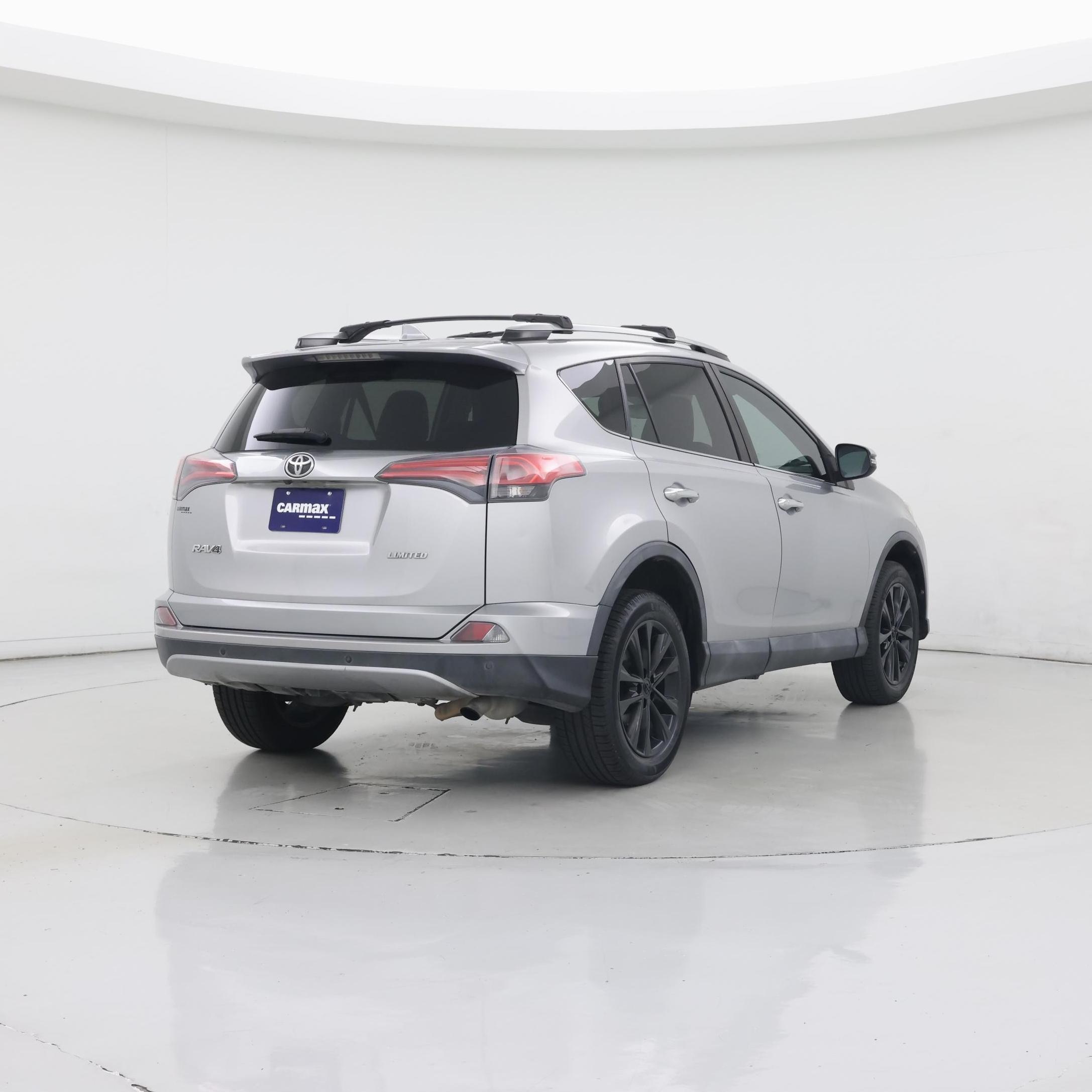Thumbnail: 2017 Toyota RAV4 - 8
