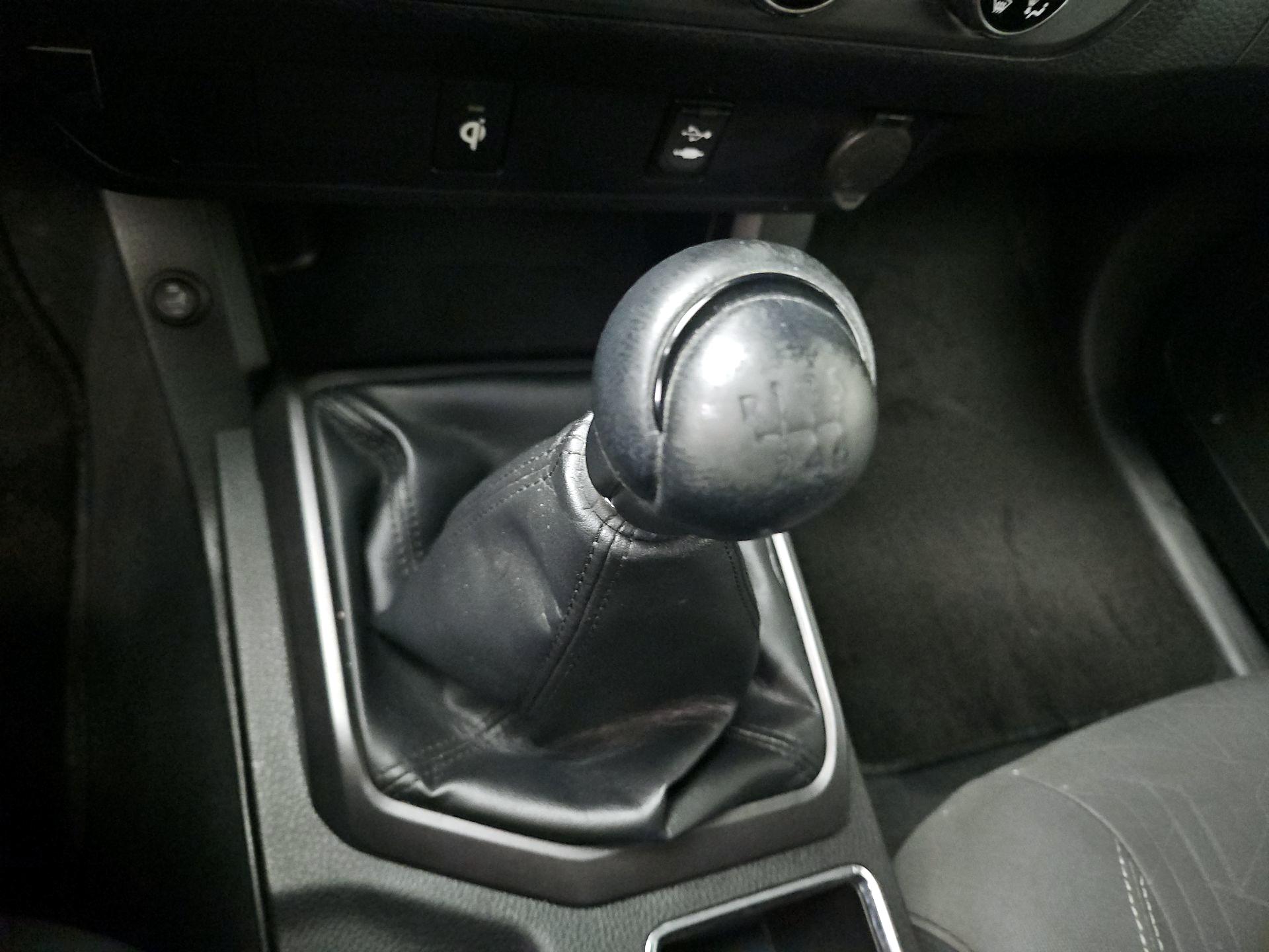 Thumbnail: 2016 Toyota Tacoma - 18