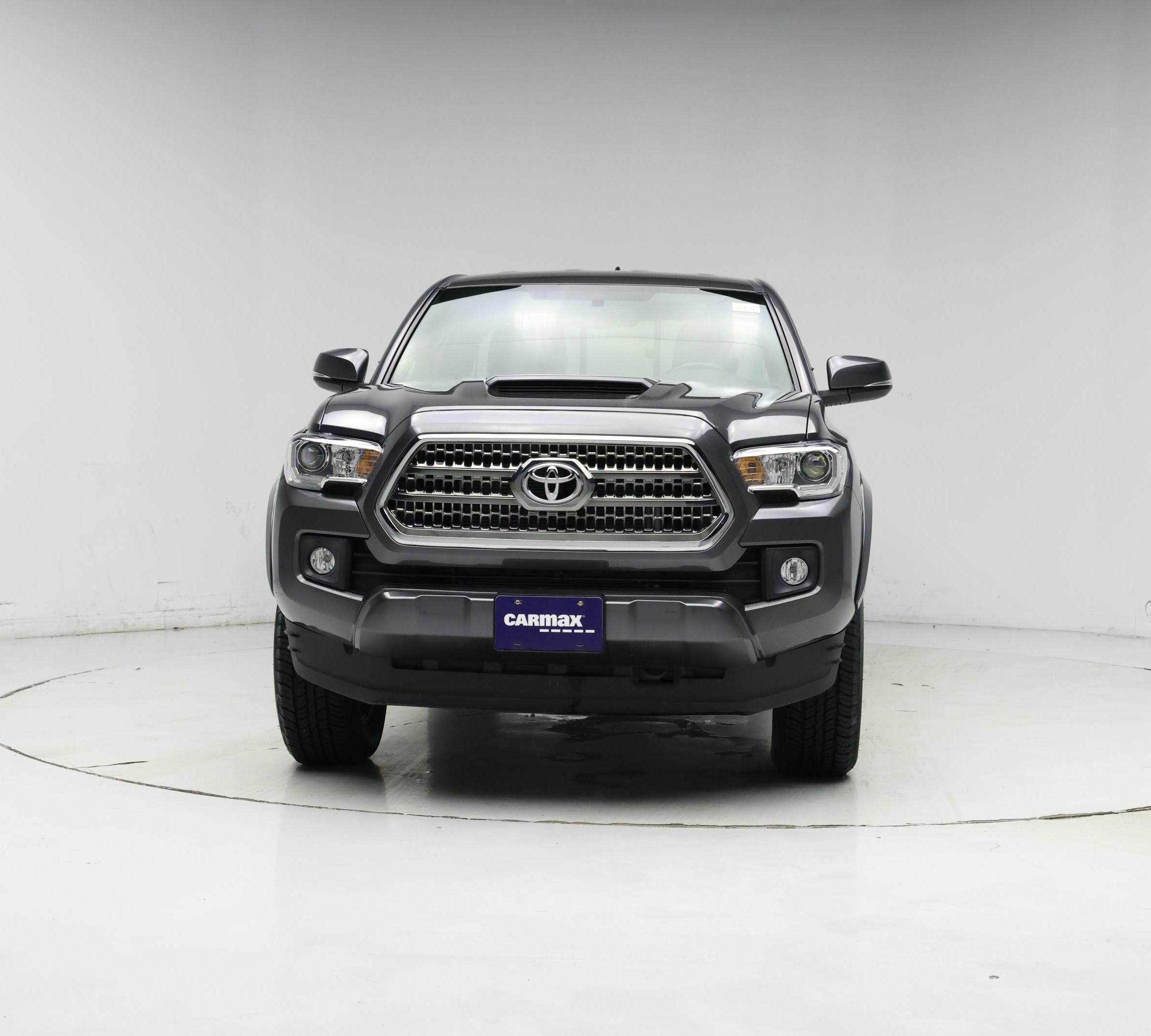 Thumbnail: 2016 Toyota Tacoma - 5