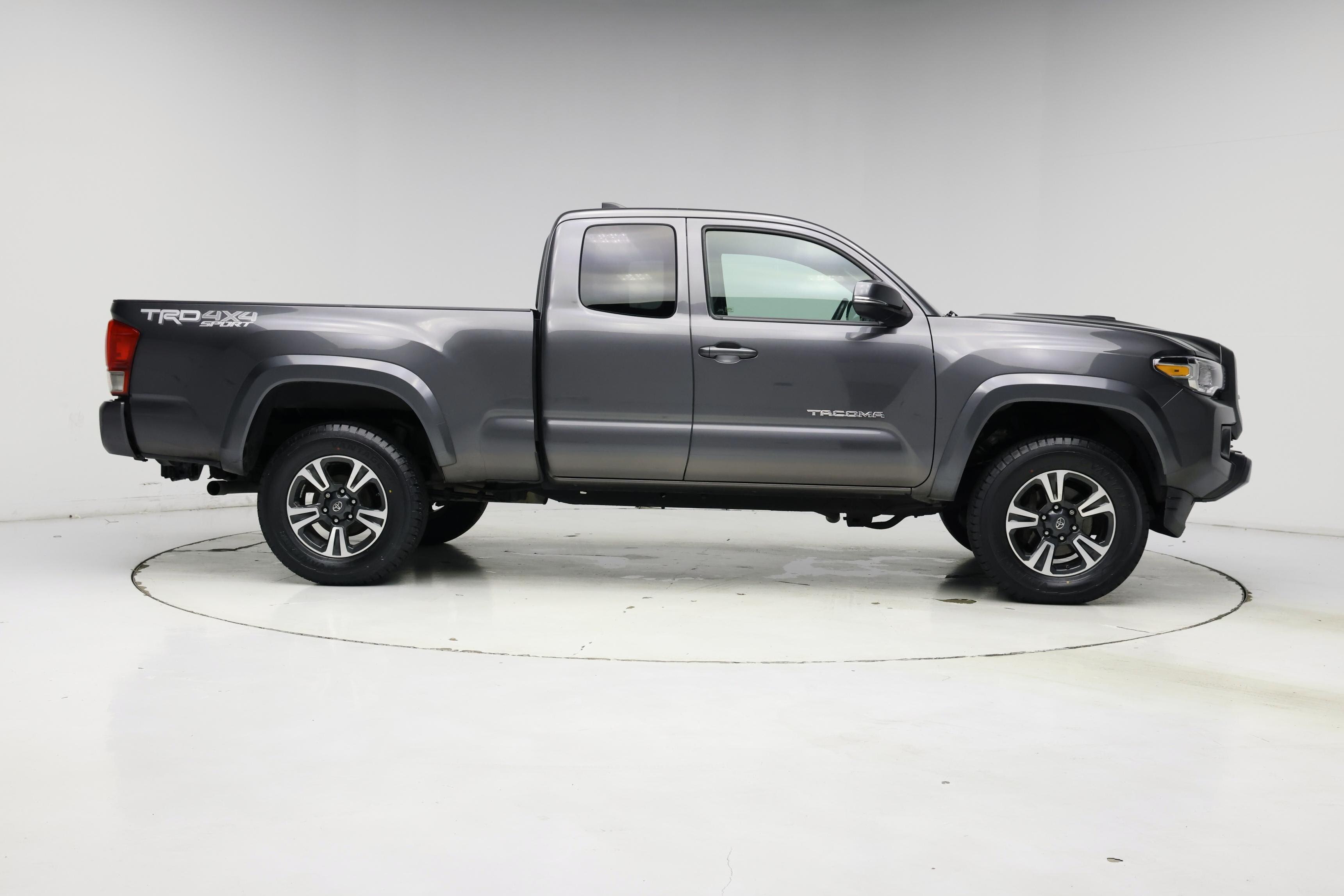 Thumbnail: 2016 Toyota Tacoma - 7