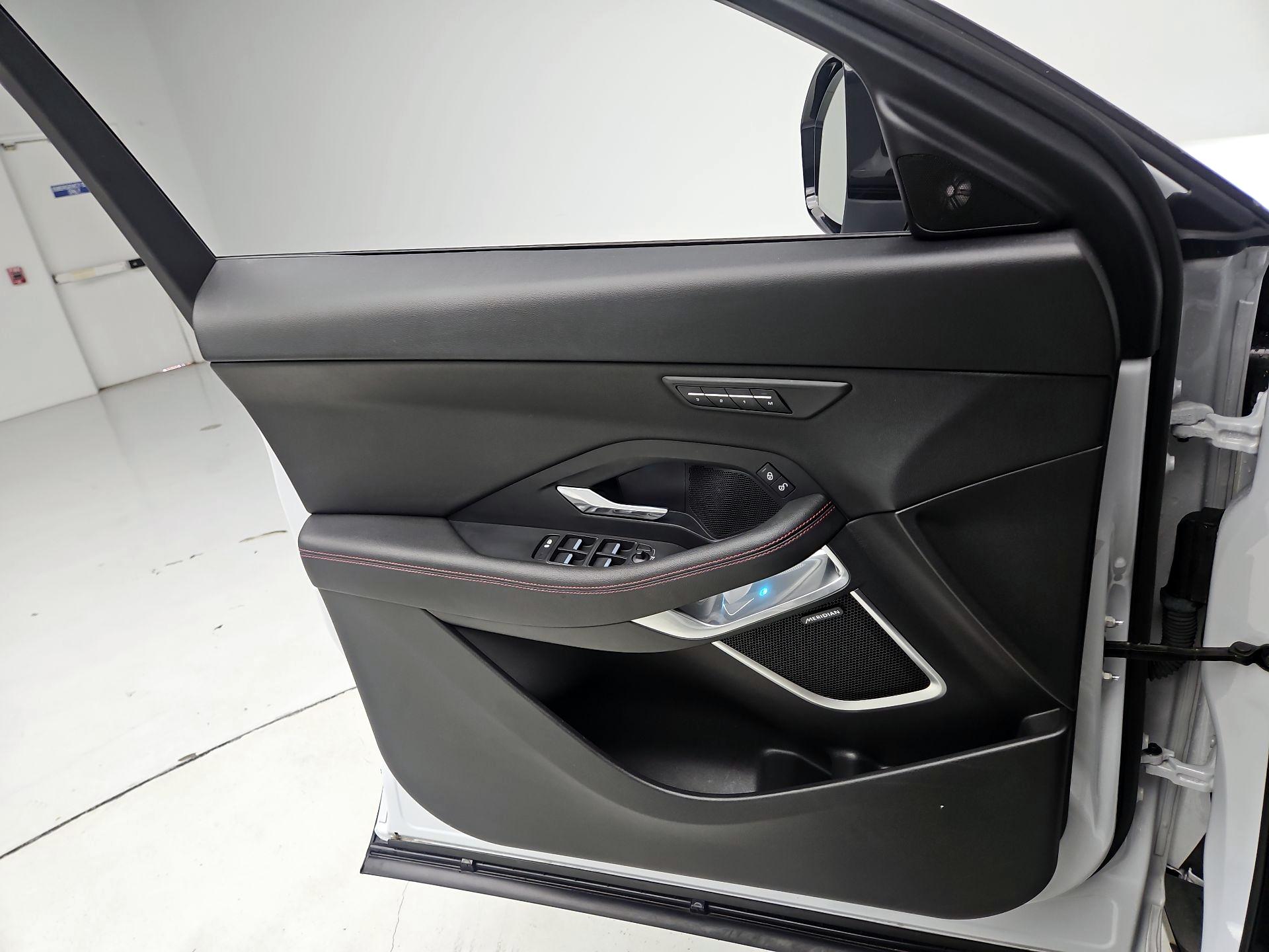 Thumbnail: 2020 Jaguar E-Pace - 12