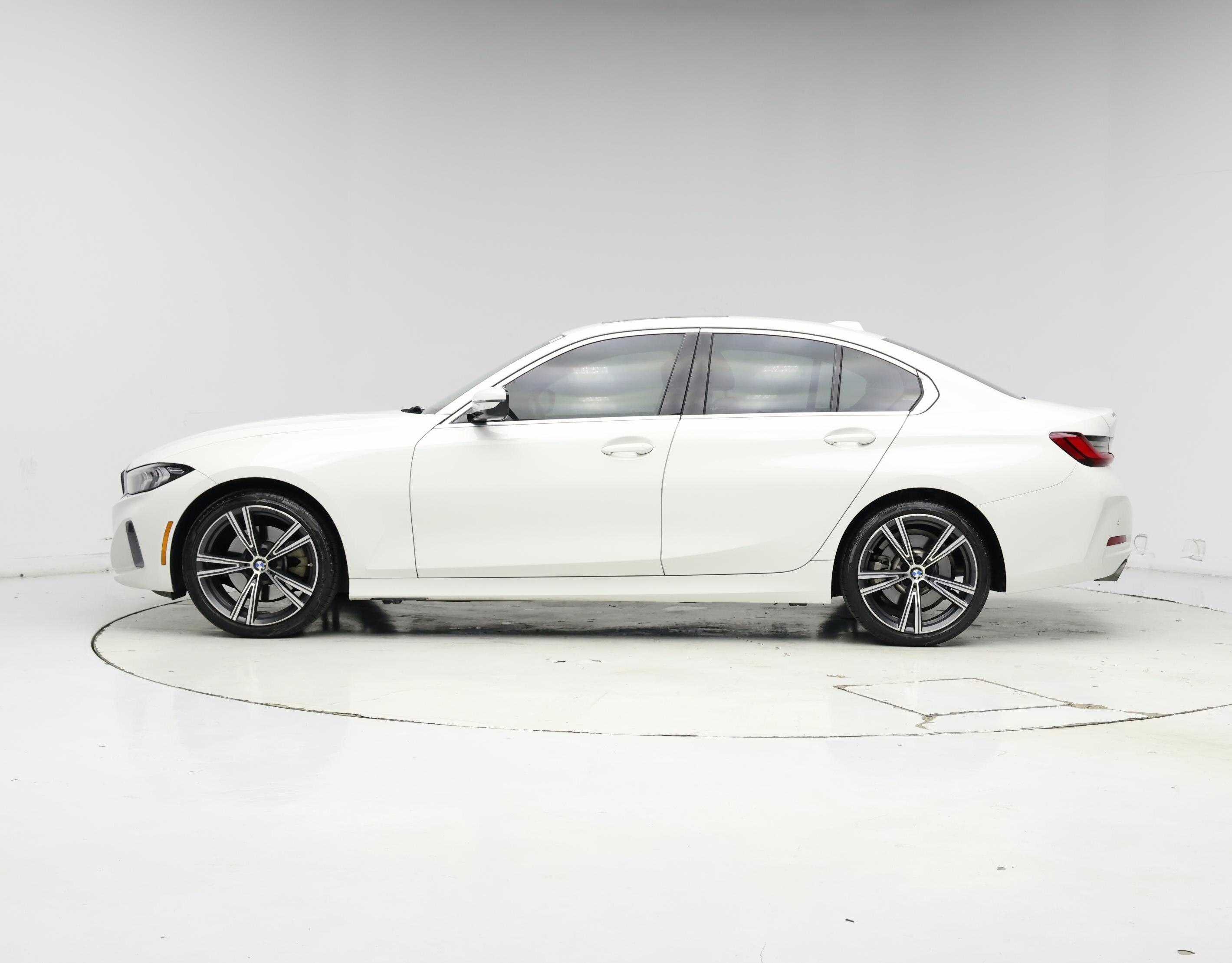 Thumbnail: 2024 BMW 3 Series - 3