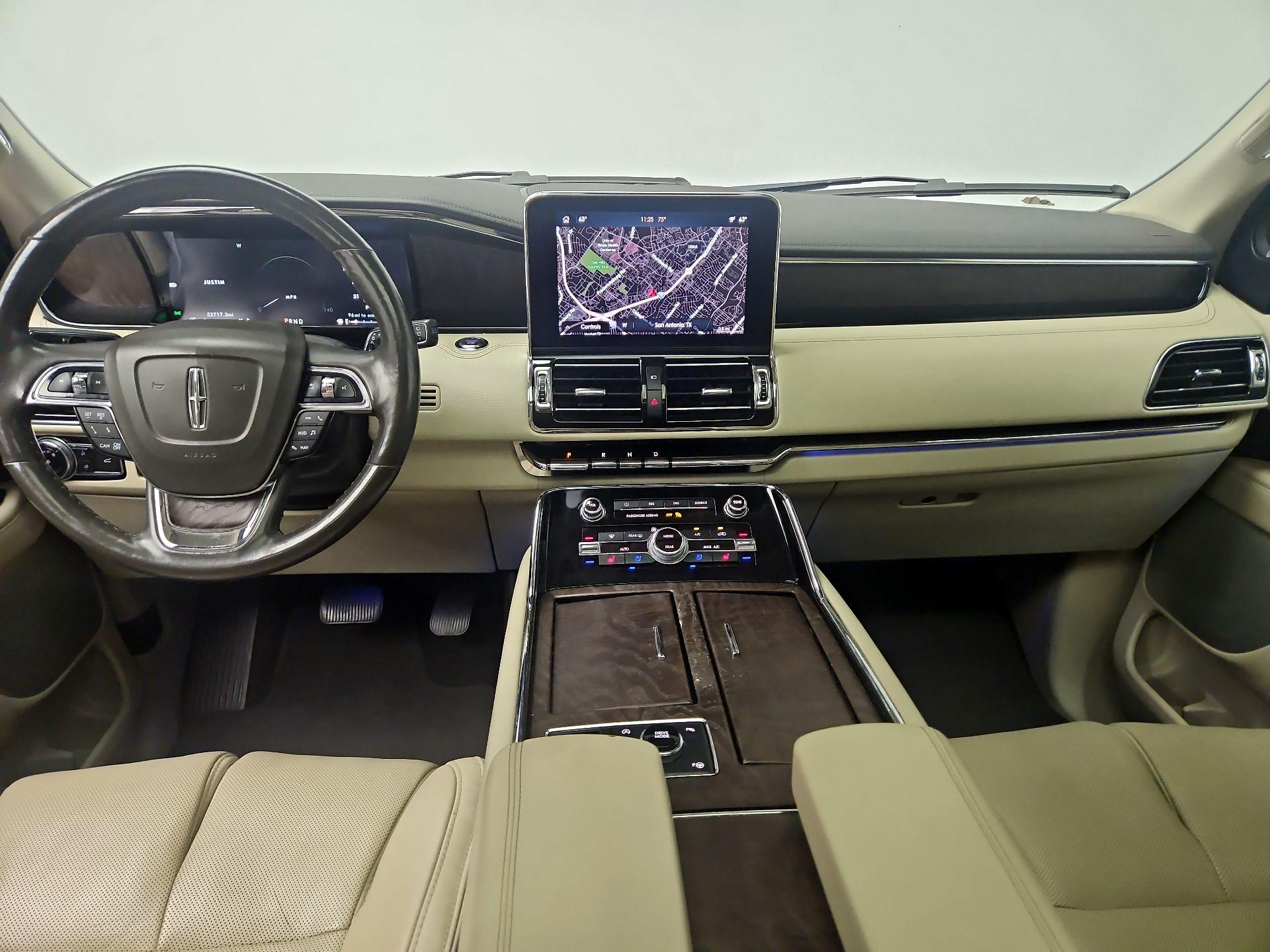 Thumbnail: 2021 Lincoln Navigator L - 9