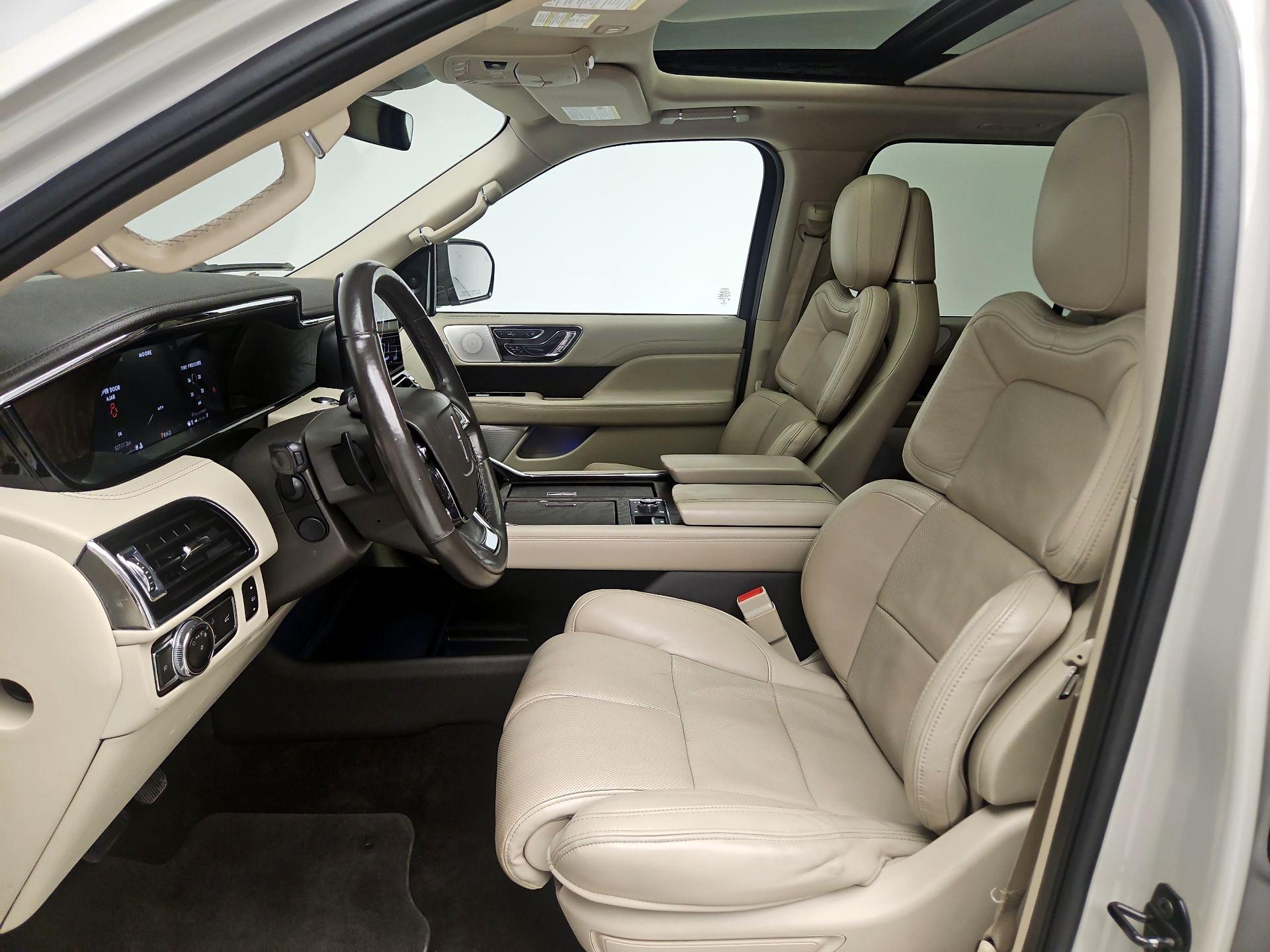 Thumbnail: 2021 Lincoln Navigator L - 11