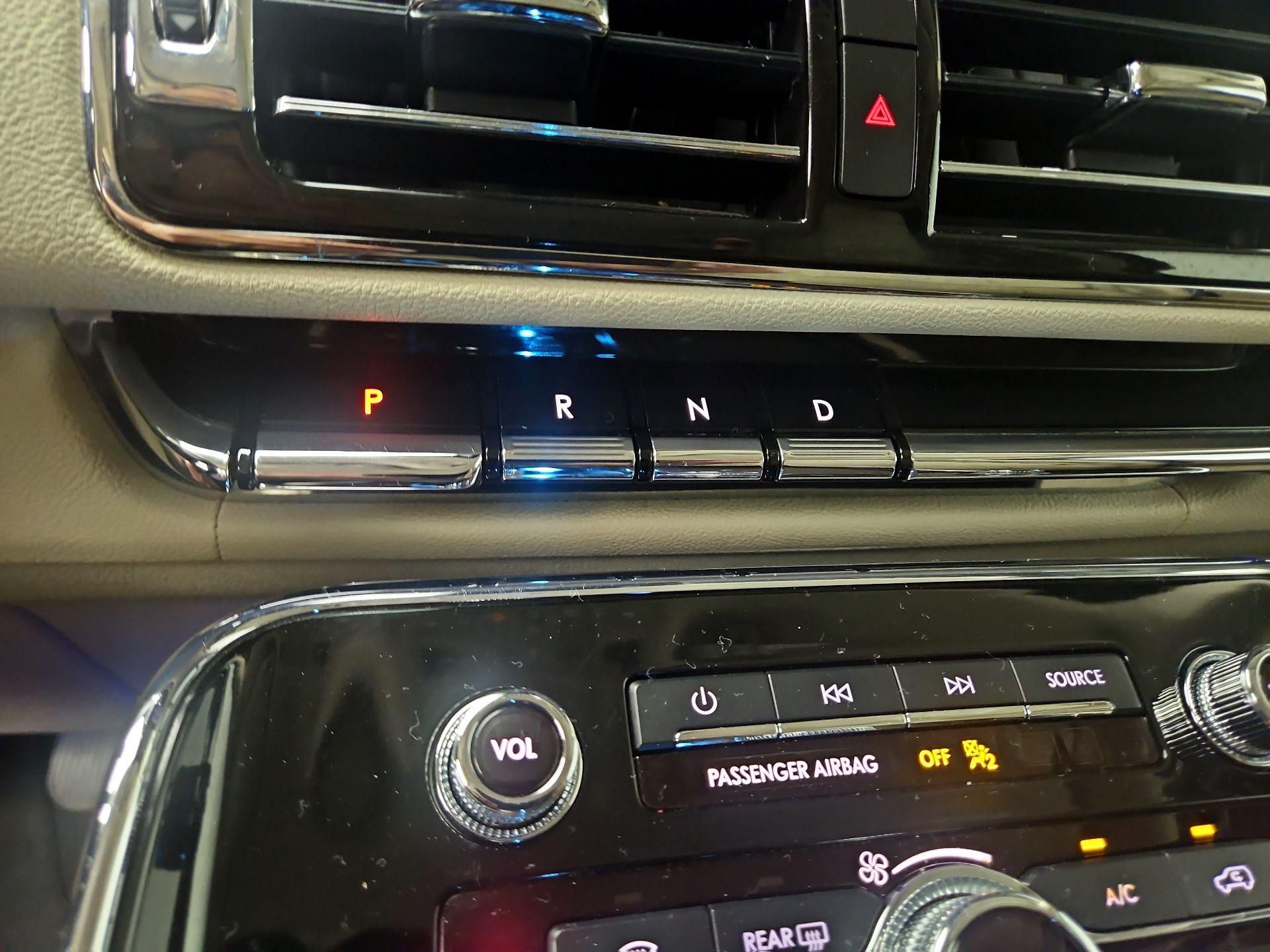 Thumbnail: 2021 Lincoln Navigator L - 18