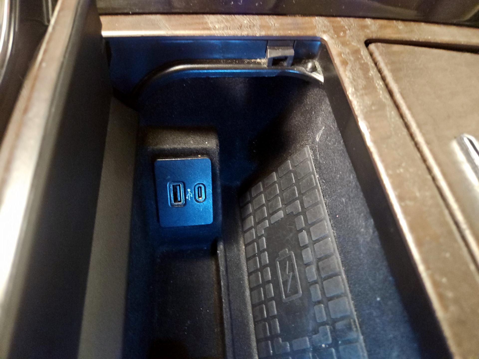 Thumbnail: 2021 Lincoln Navigator L - 19