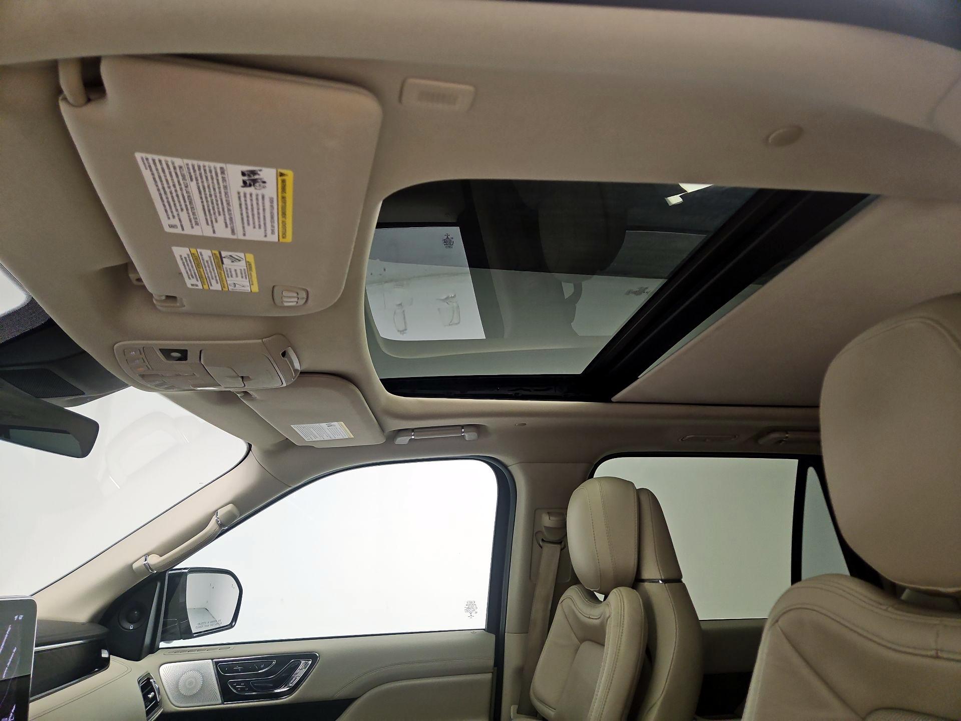 Thumbnail: 2021 Lincoln Navigator L - 20