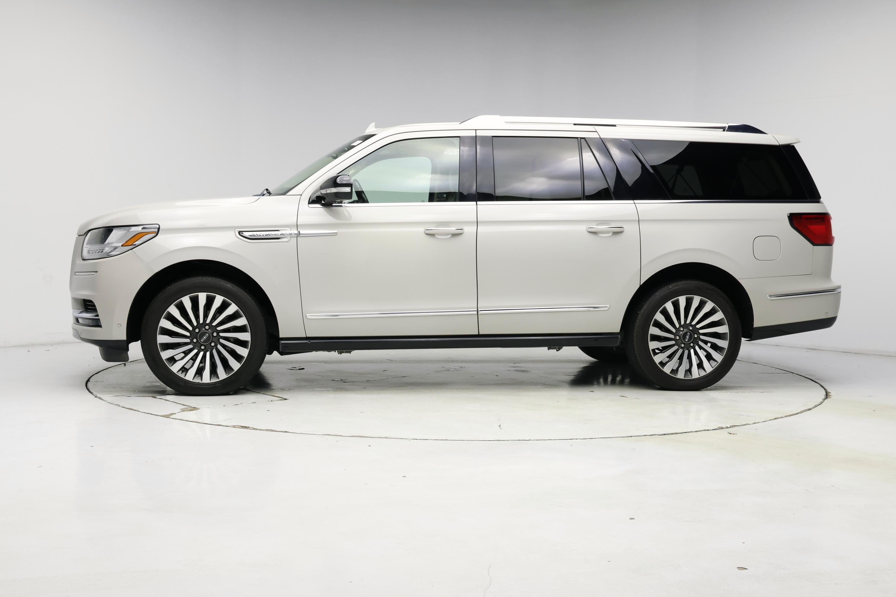 Thumbnail: 2021 Lincoln Navigator L - 3