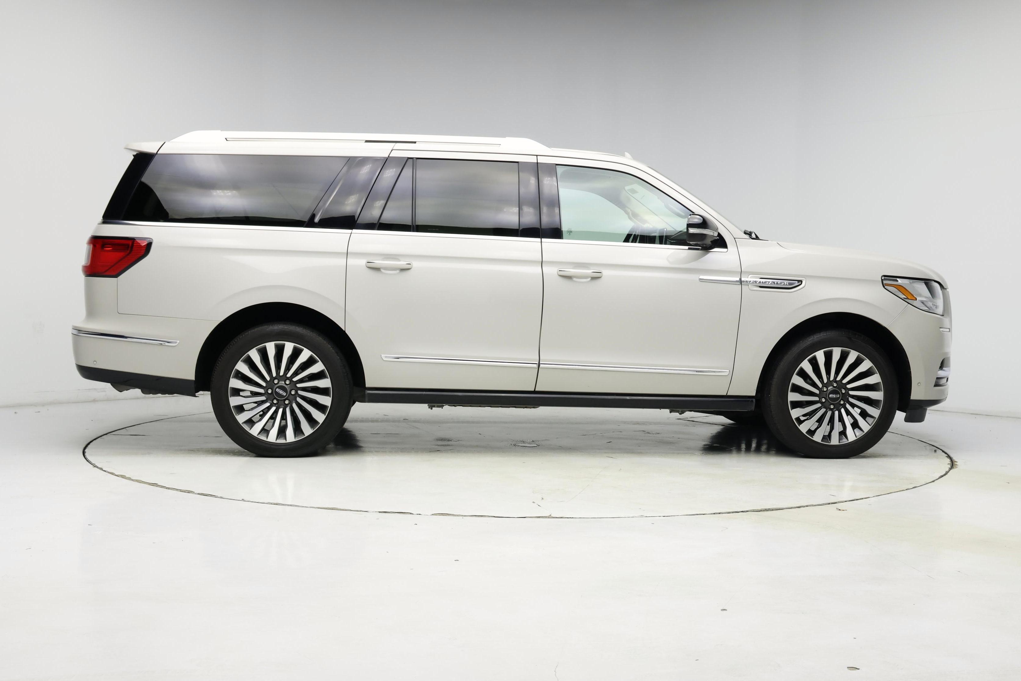 Thumbnail: 2021 Lincoln Navigator L - 7