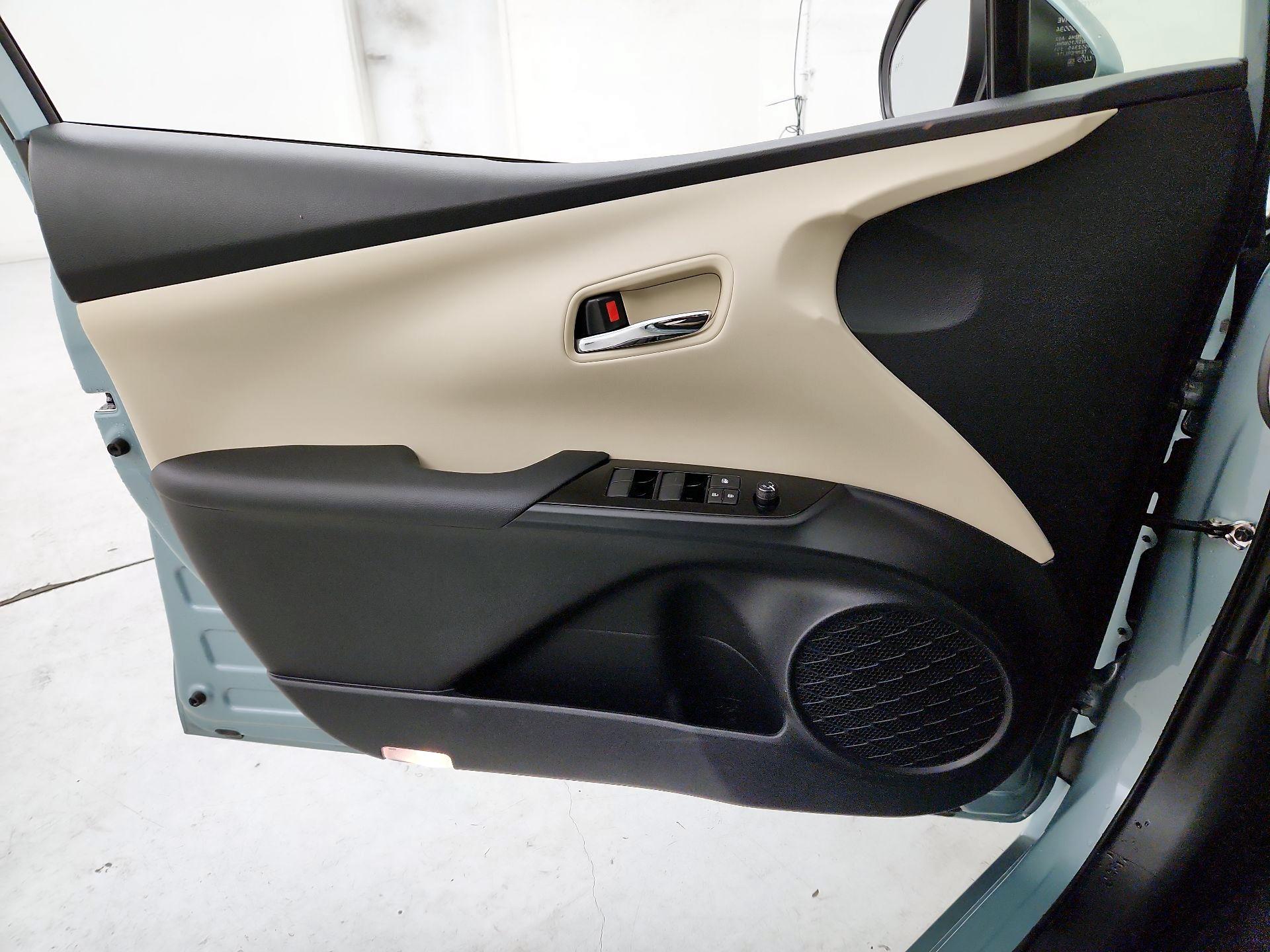 Thumbnail: 2021 Toyota Prius - 12