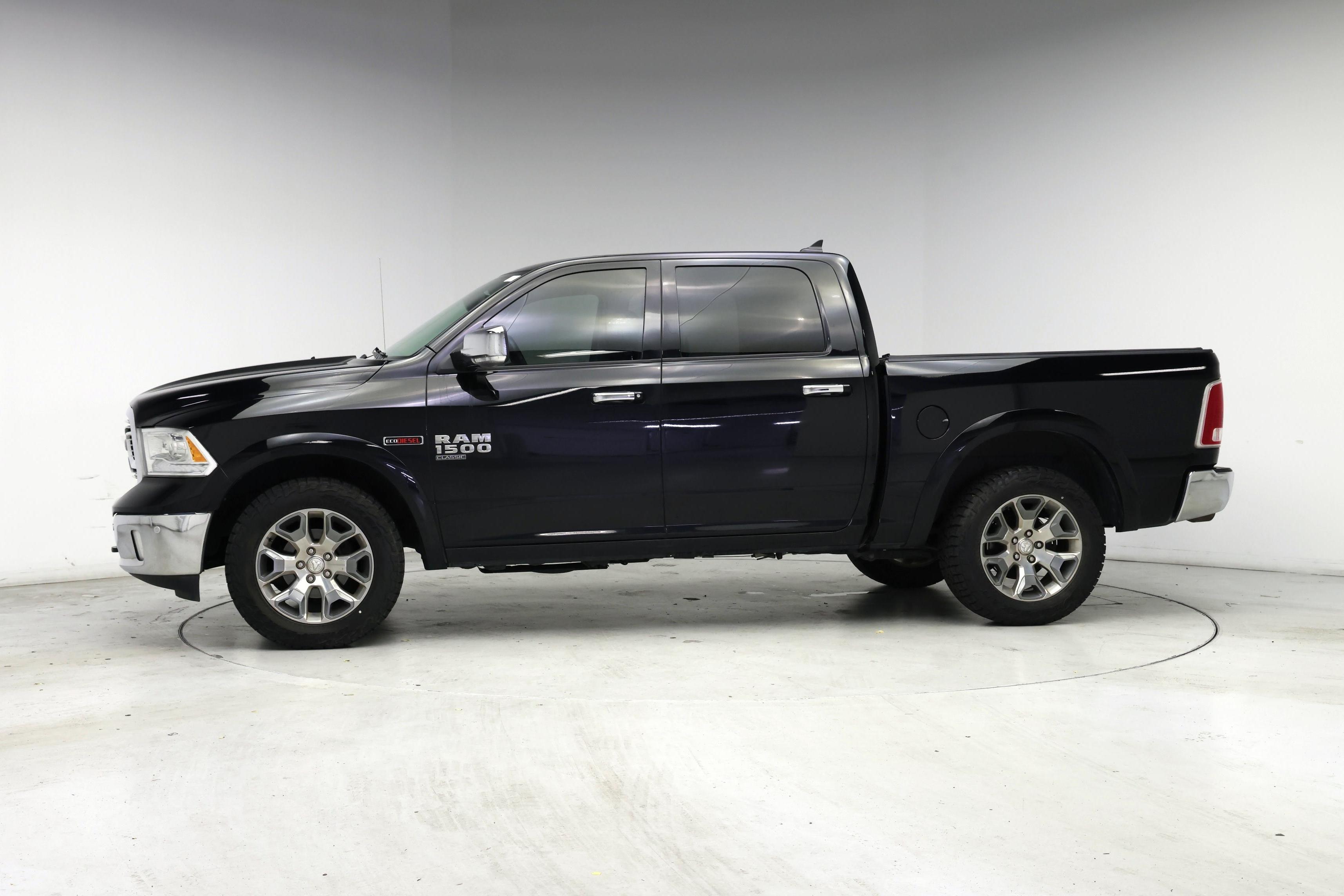 Thumbnail: 2019 RAM 1500 Classic - 3
