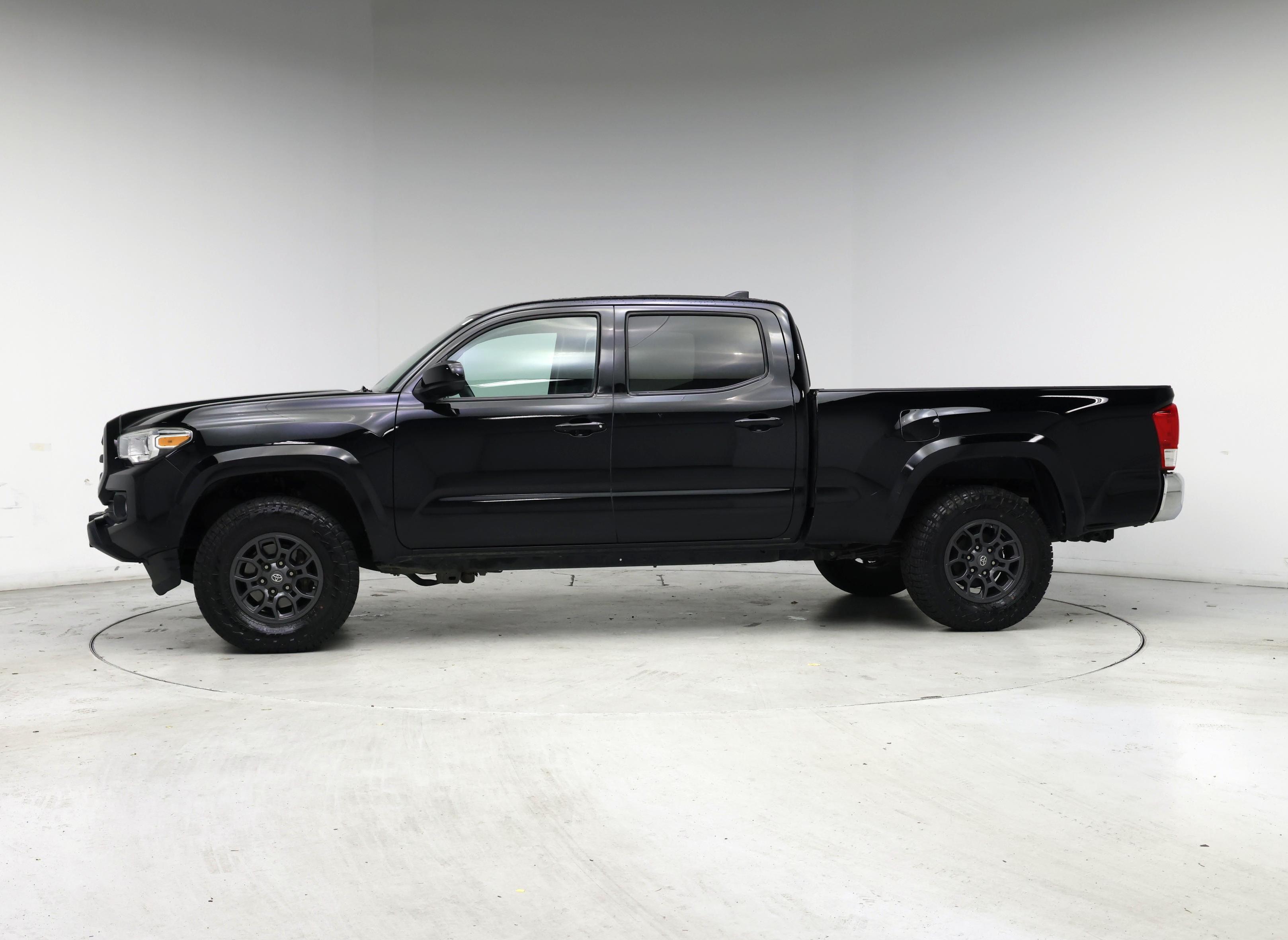Thumbnail: 2017 Toyota Tacoma - 3