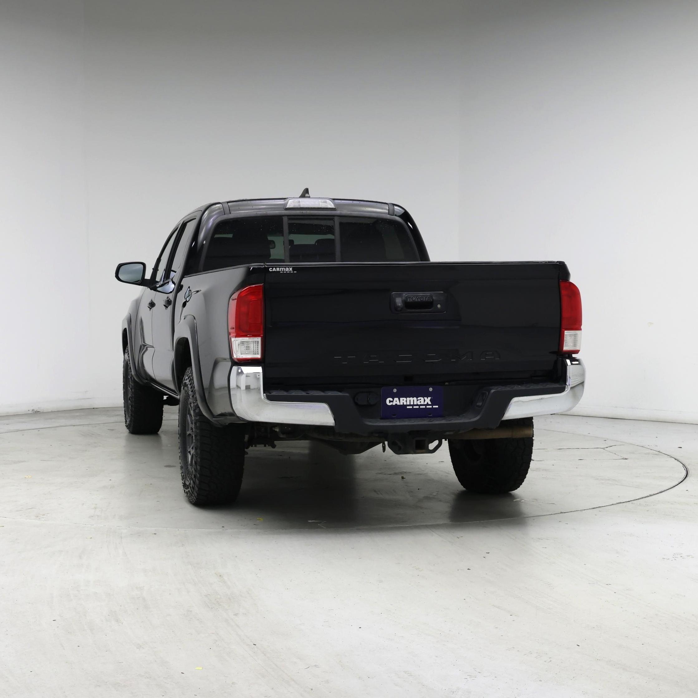 Thumbnail: 2017 Toyota Tacoma - 6