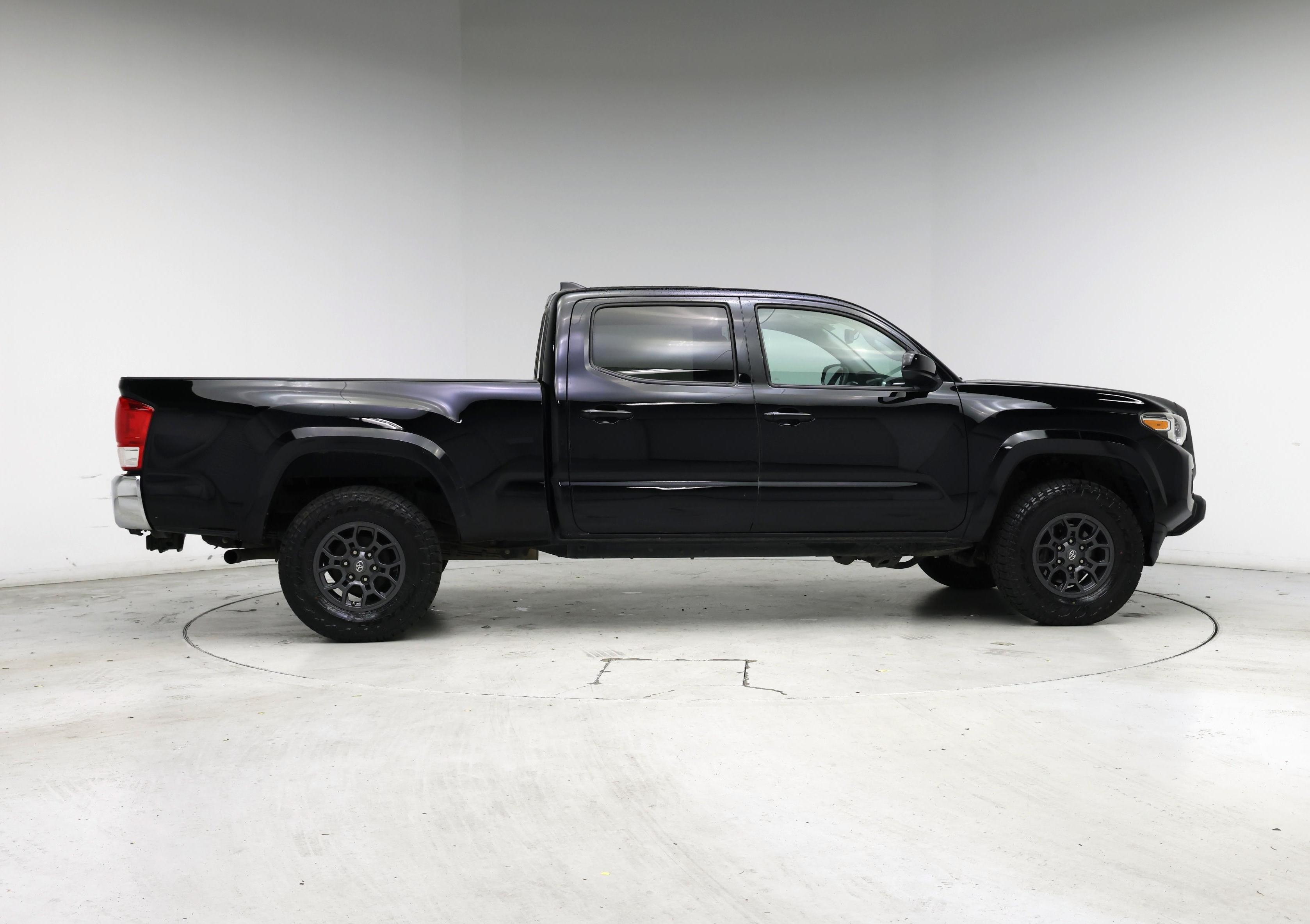 Thumbnail: 2017 Toyota Tacoma - 7