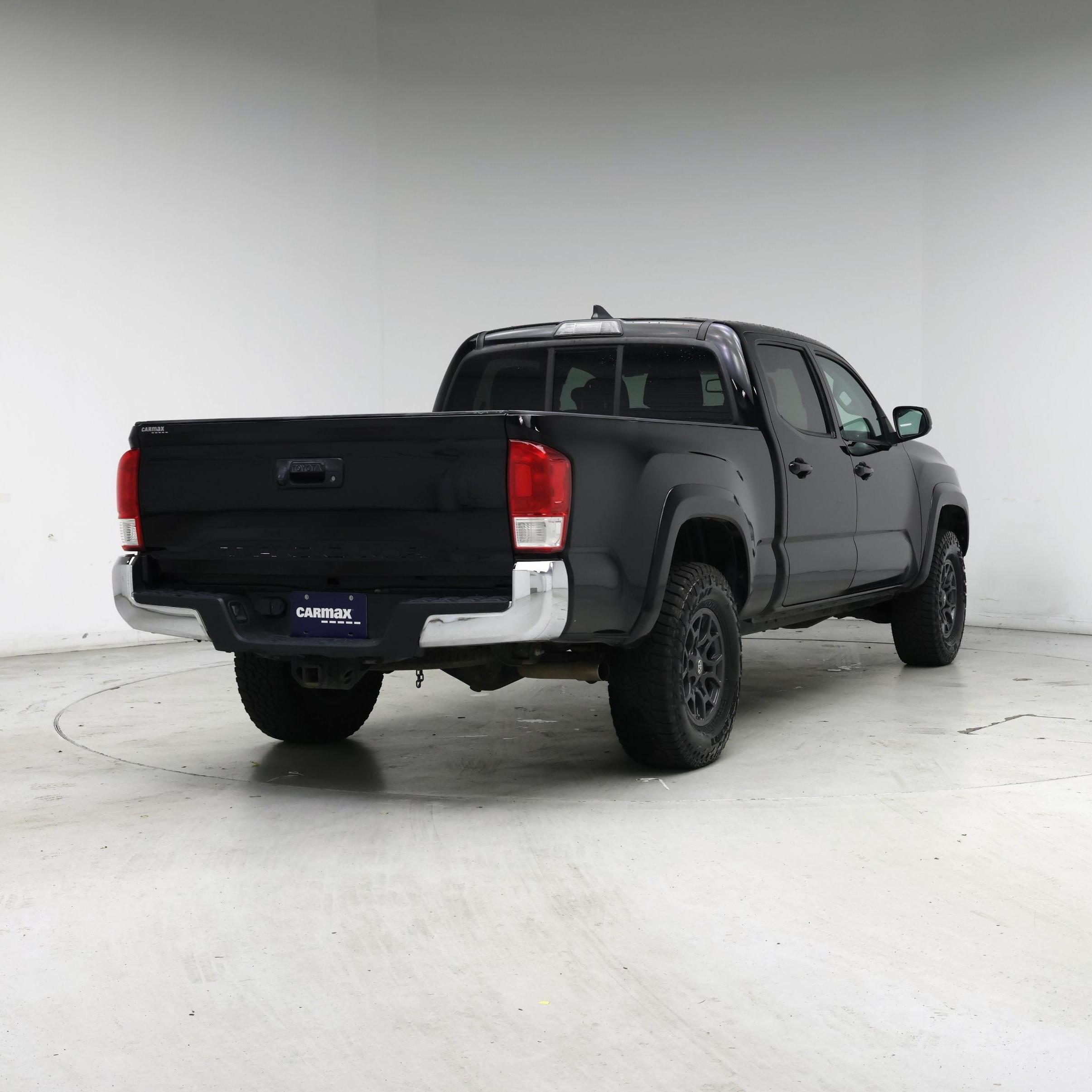 Thumbnail: 2017 Toyota Tacoma - 8