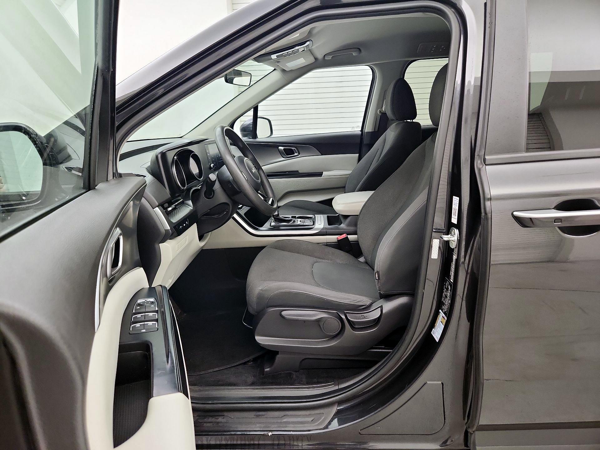 Thumbnail: 2022 Kia Carnival - 11