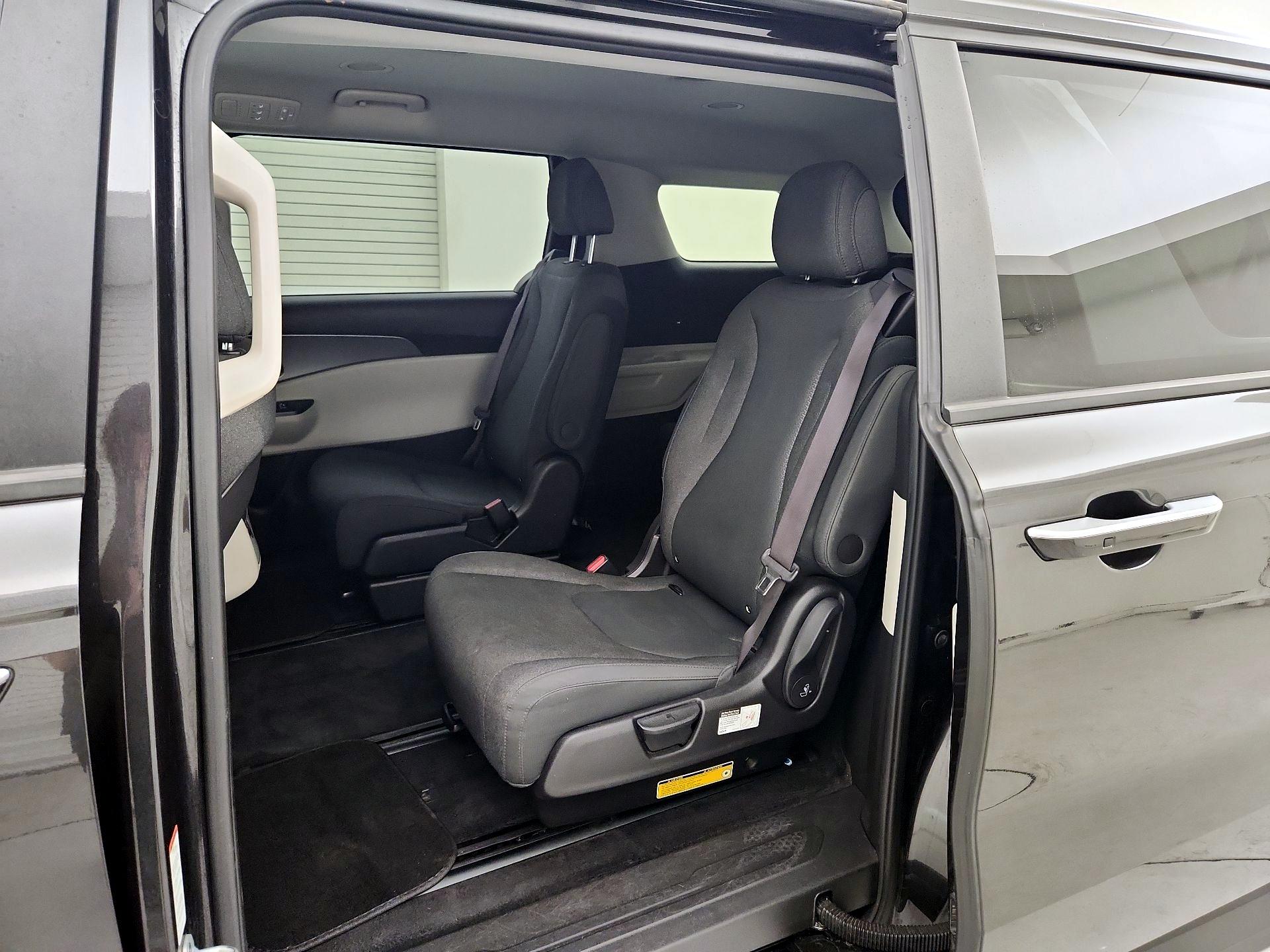 Thumbnail: 2022 Kia Carnival - 19