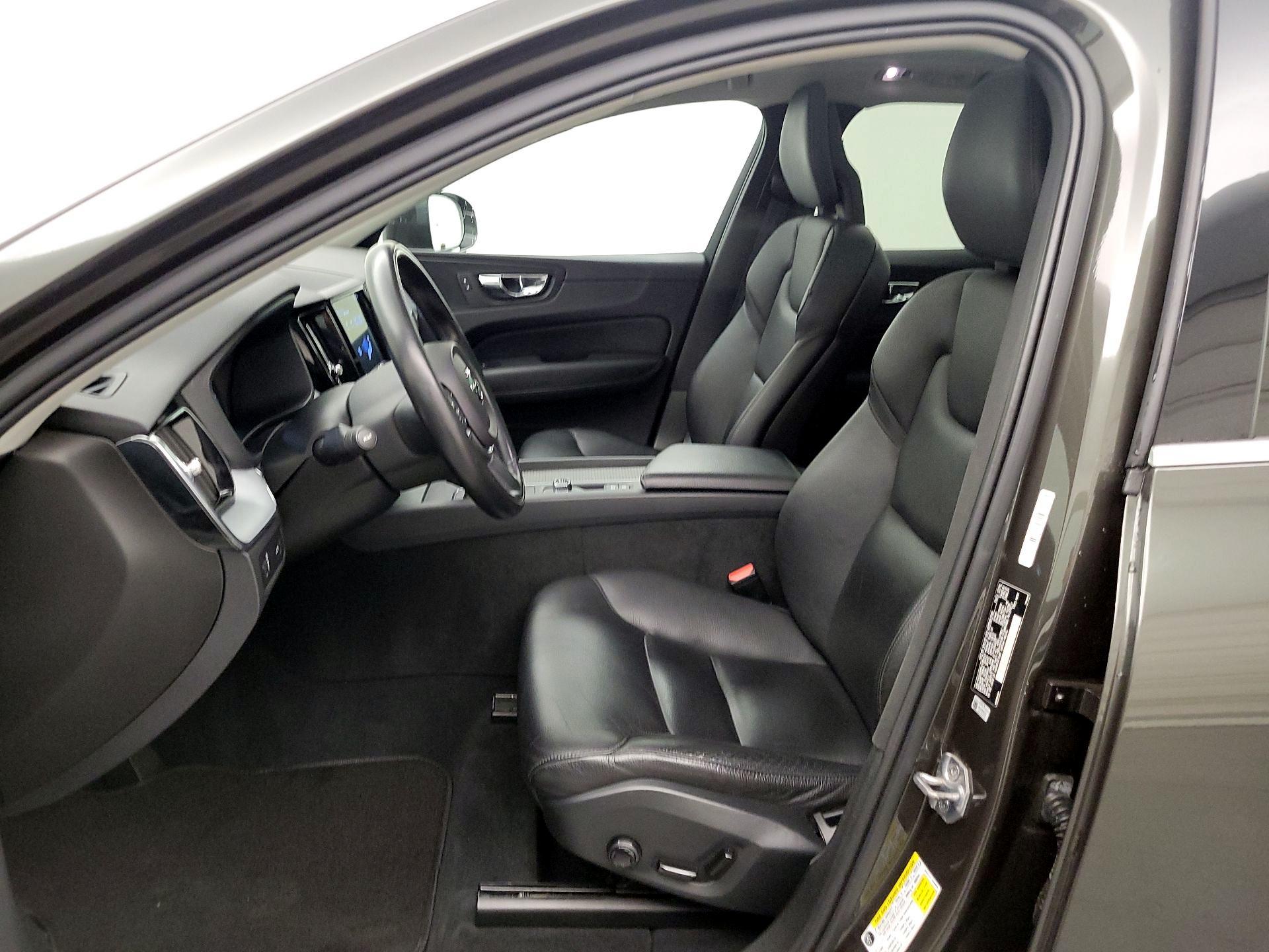 Thumbnail: 2018 Volvo XC60 - 11