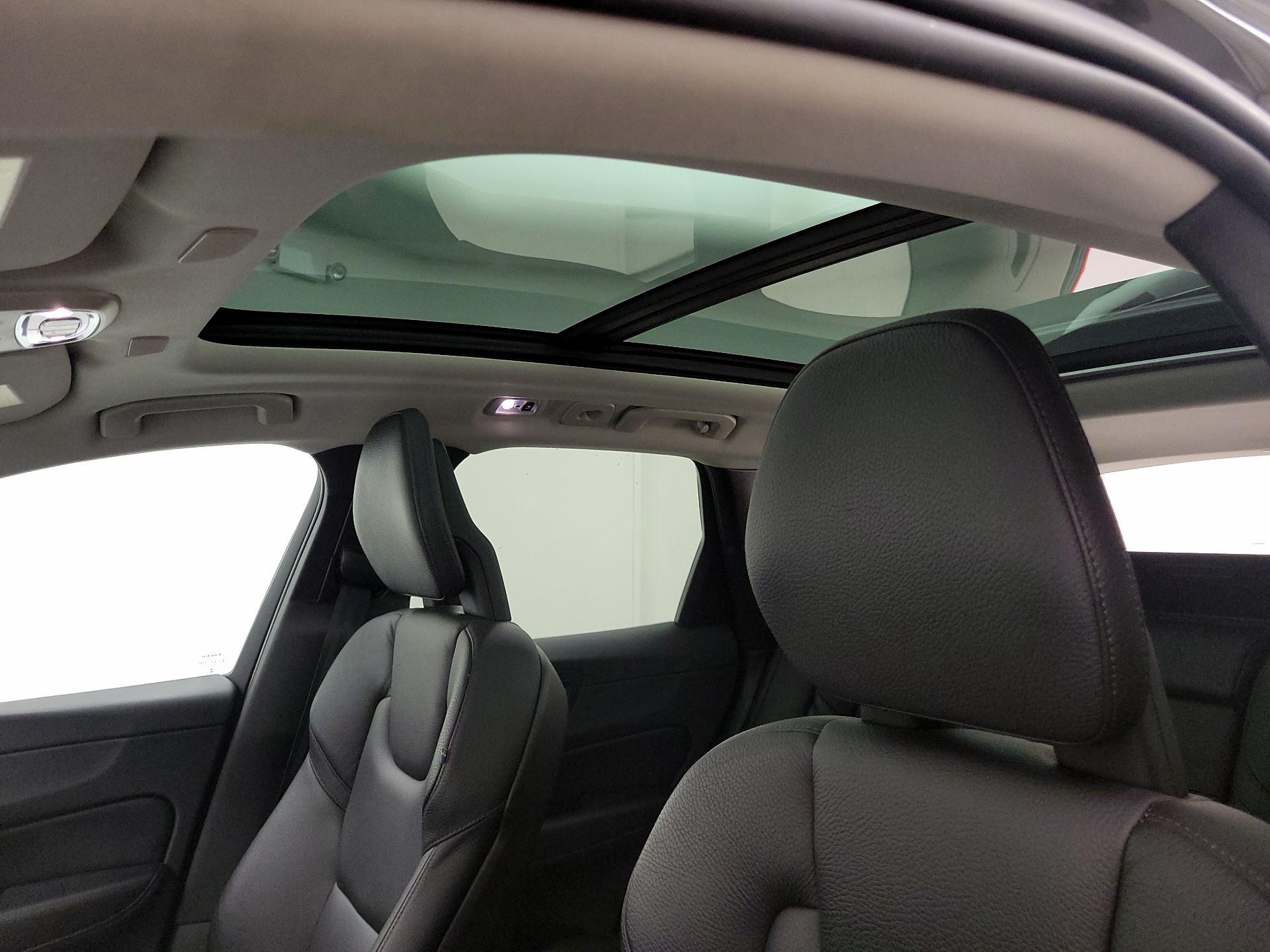 Thumbnail: 2018 Volvo XC60 - 20