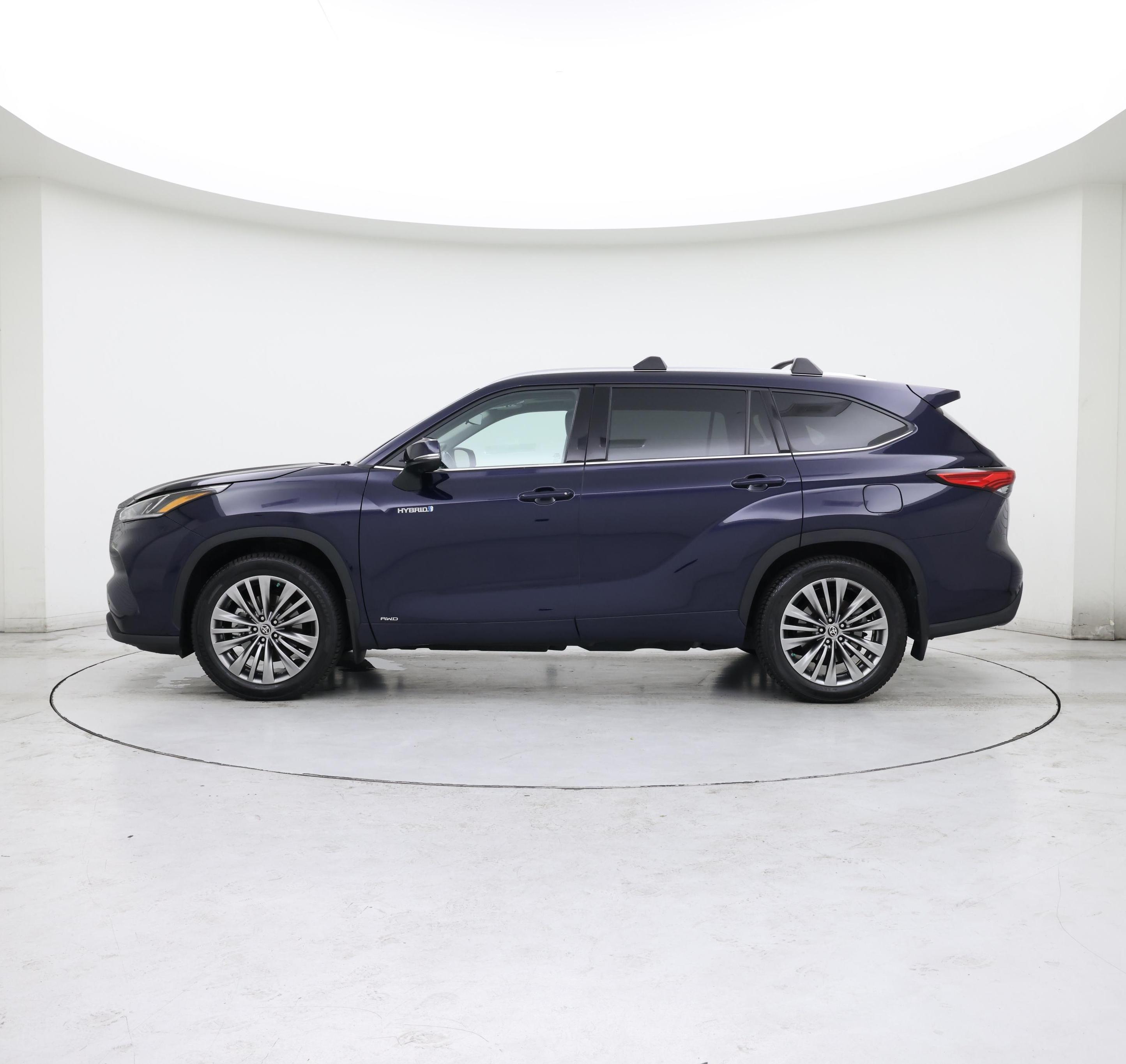 Thumbnail: 2021 Toyota Highlander - 3