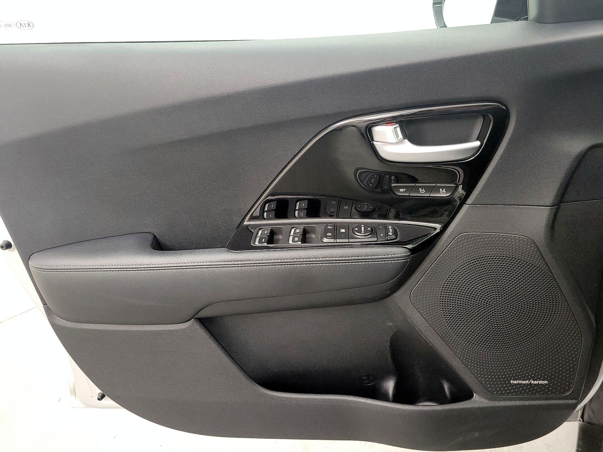 Thumbnail: 2017 Kia Niro - 12