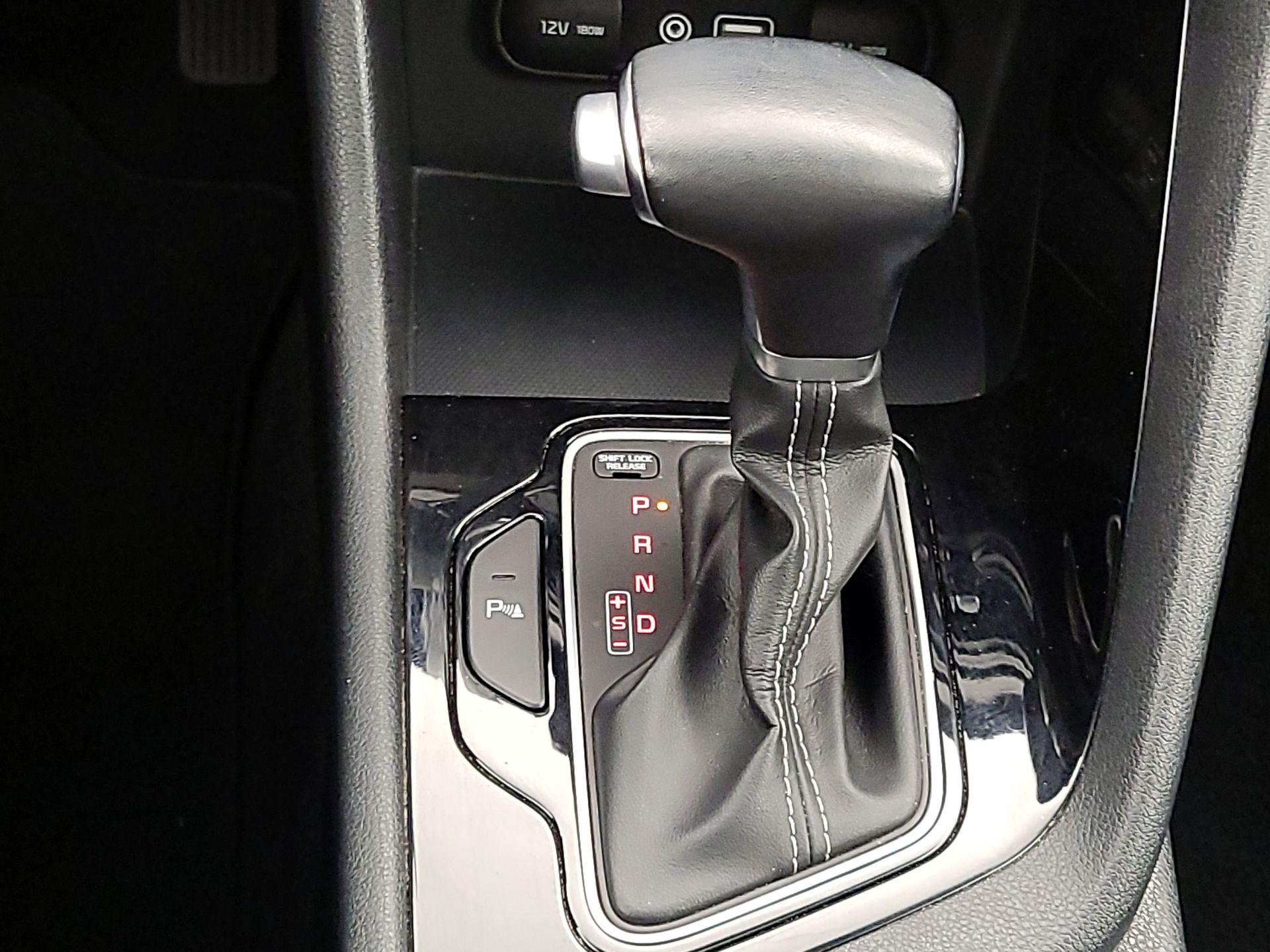 Thumbnail: 2017 Kia Niro - 18