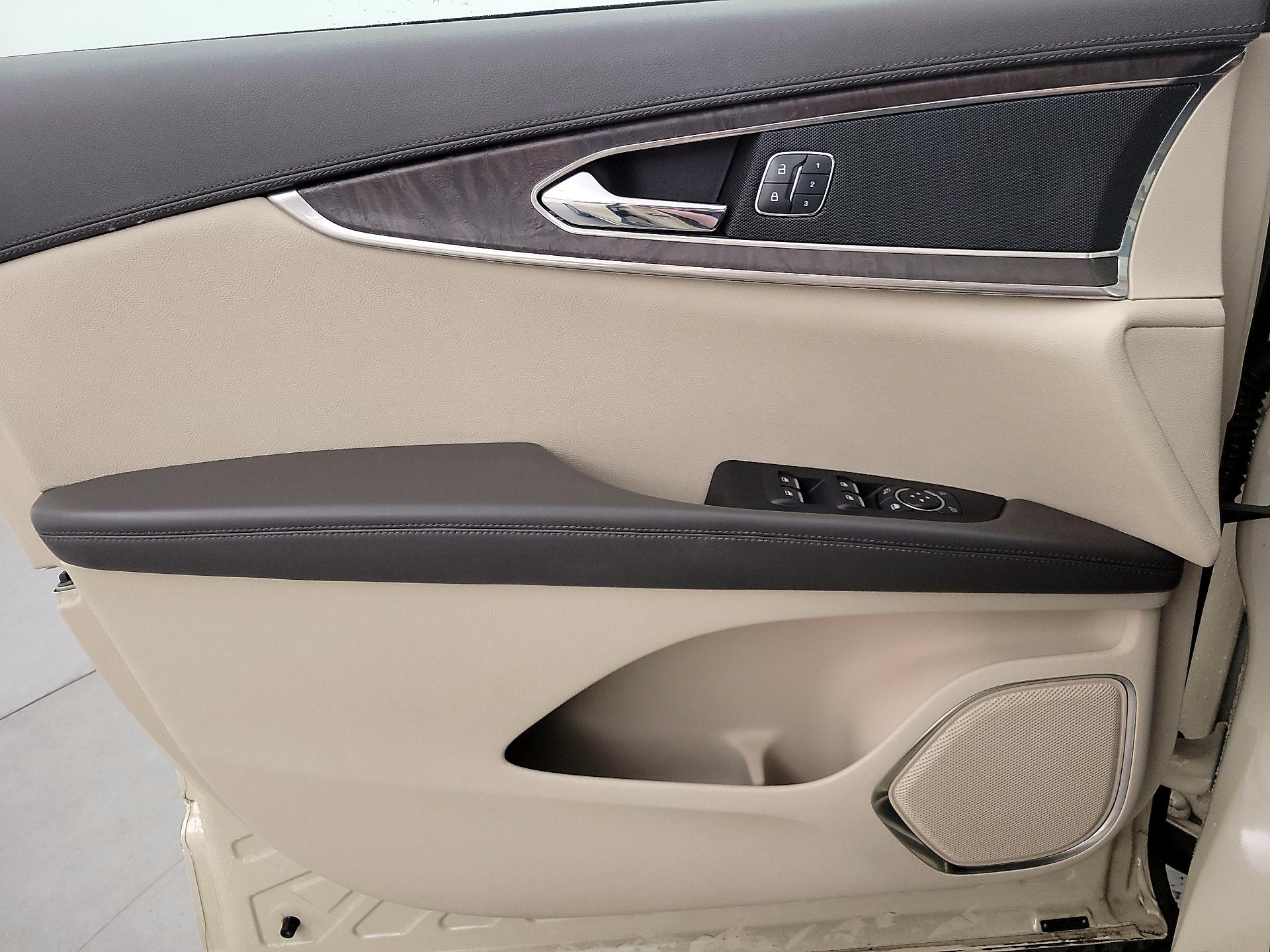 Thumbnail: 2016 Lincoln MKX - 12
