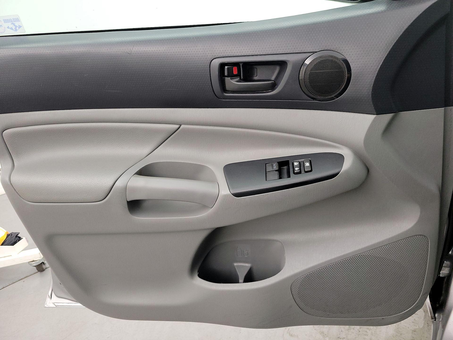 Thumbnail: 2015 Toyota Tacoma - 12