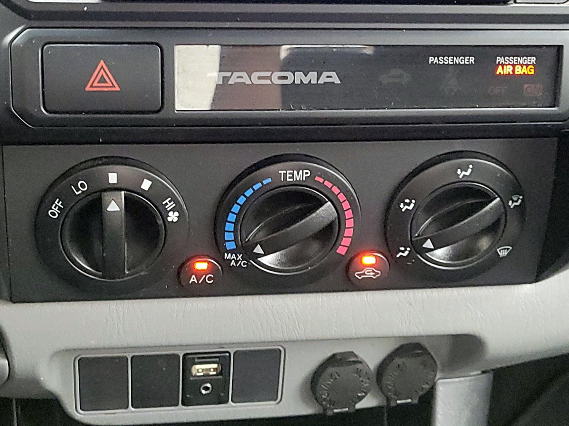Thumbnail: 2015 Toyota Tacoma - 15