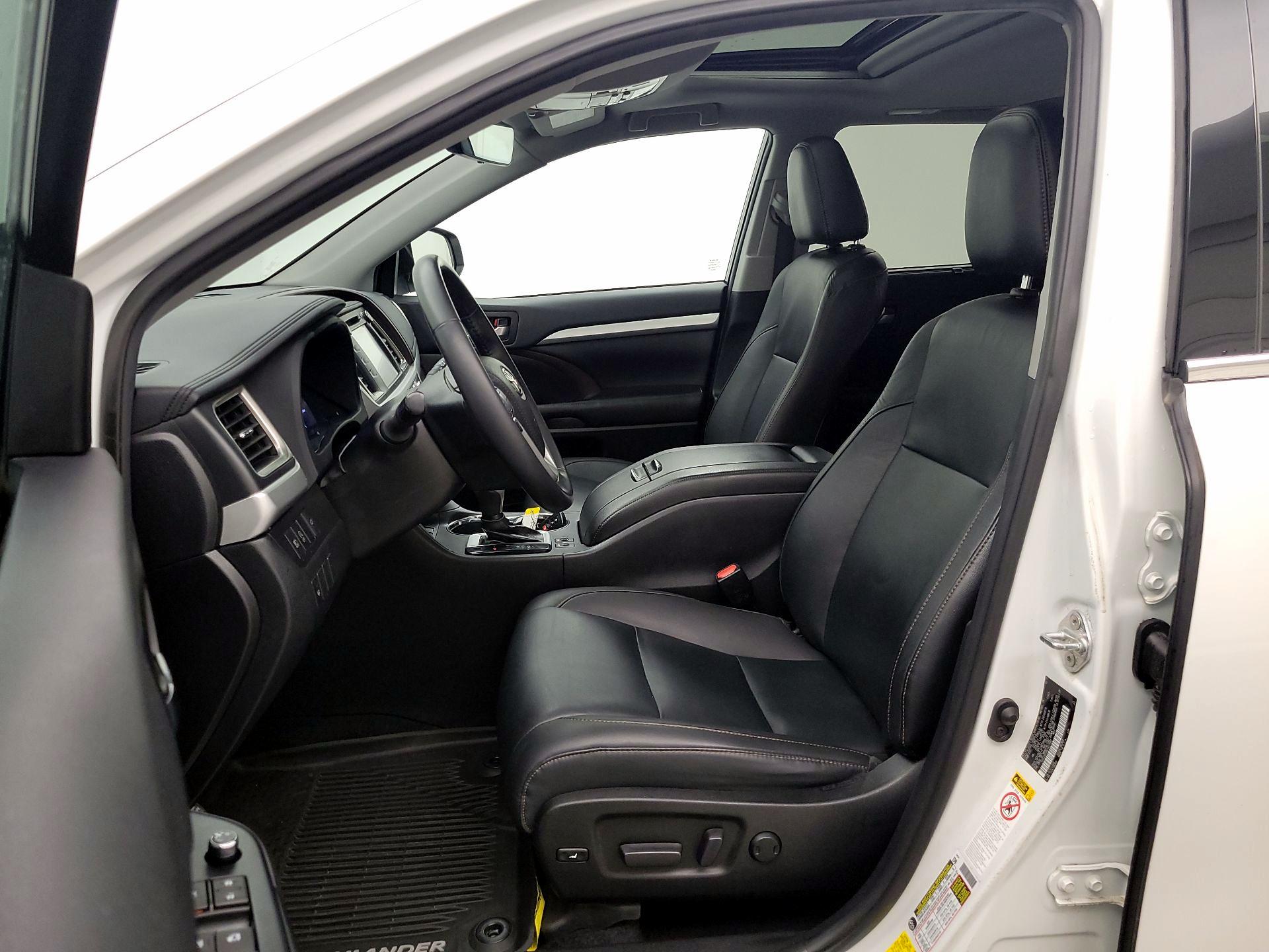 Thumbnail: 2019 Toyota Highlander - 11