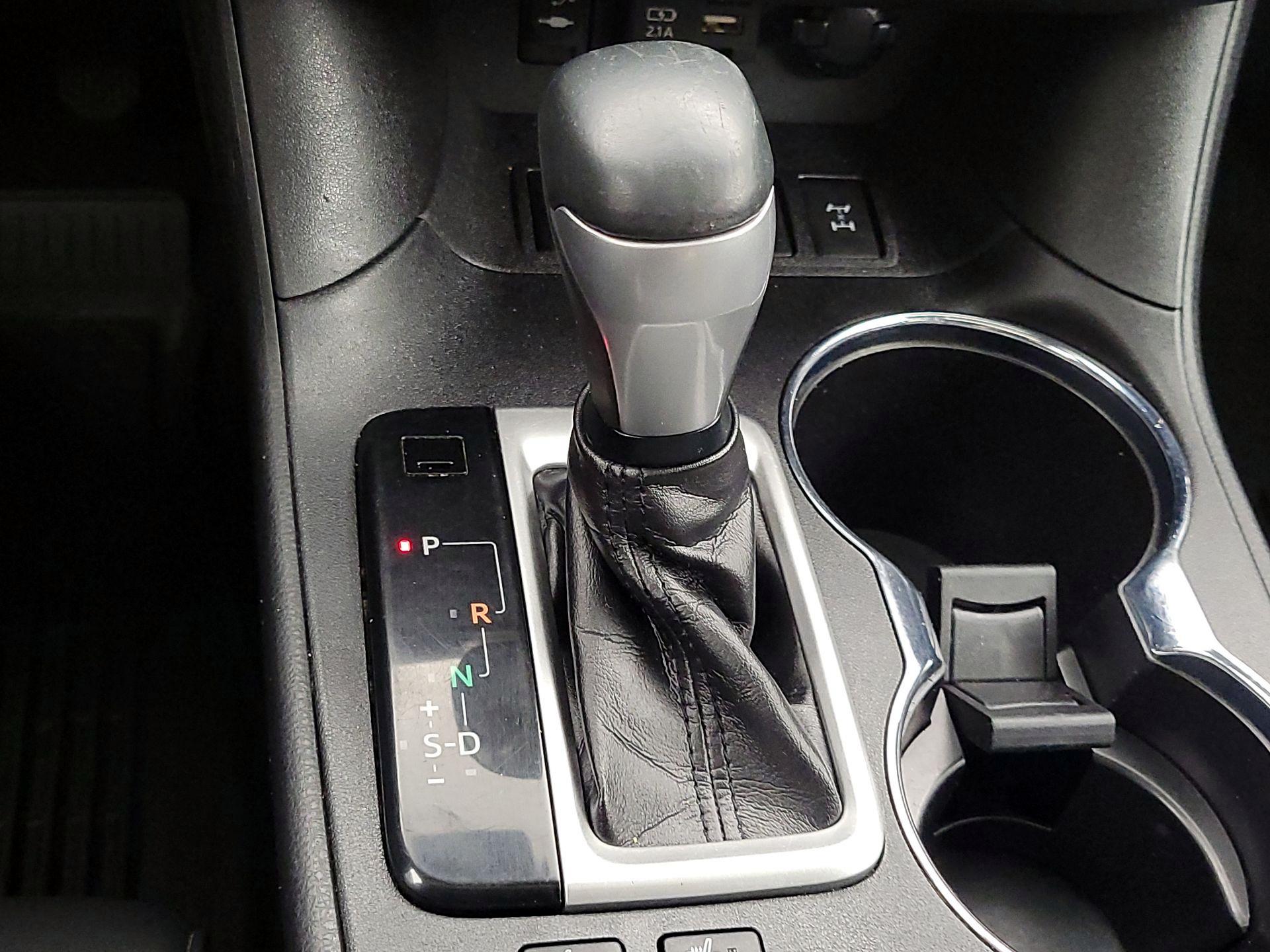 Thumbnail: 2019 Toyota Highlander - 18