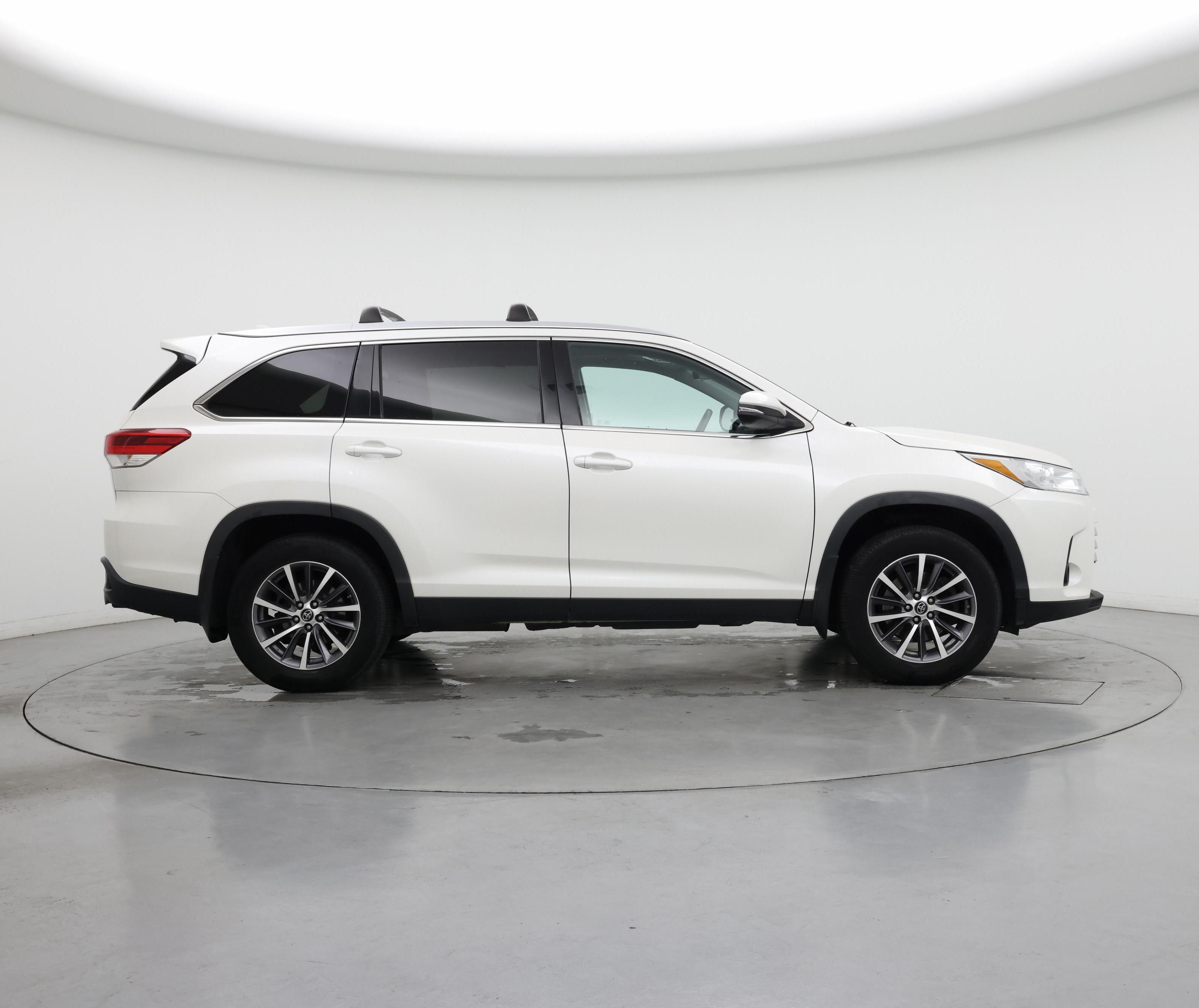 Thumbnail: 2019 Toyota Highlander - 7
