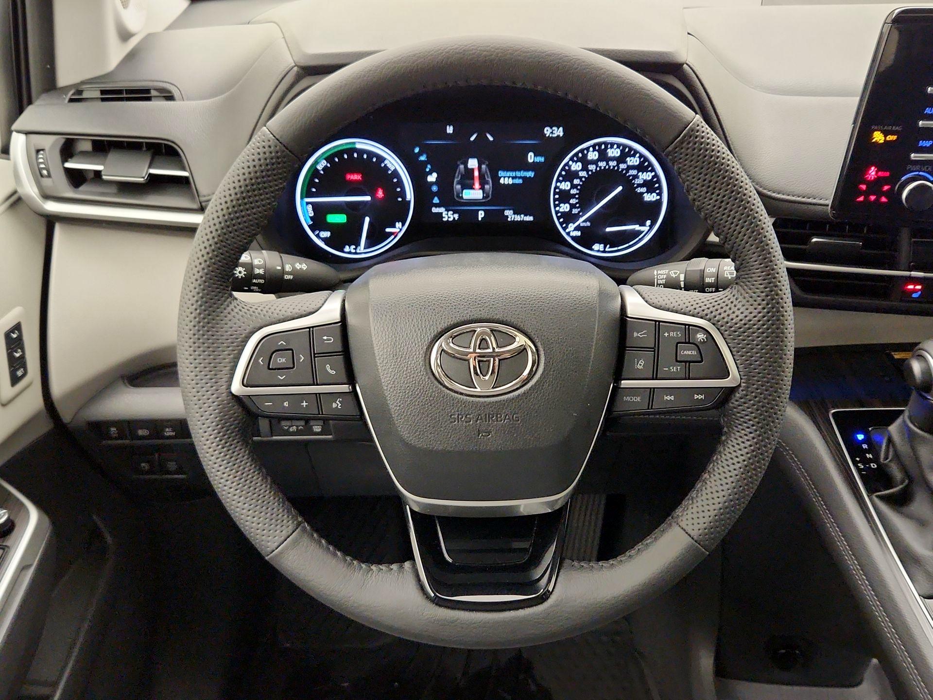 Thumbnail: 2023 Toyota Sienna - 10