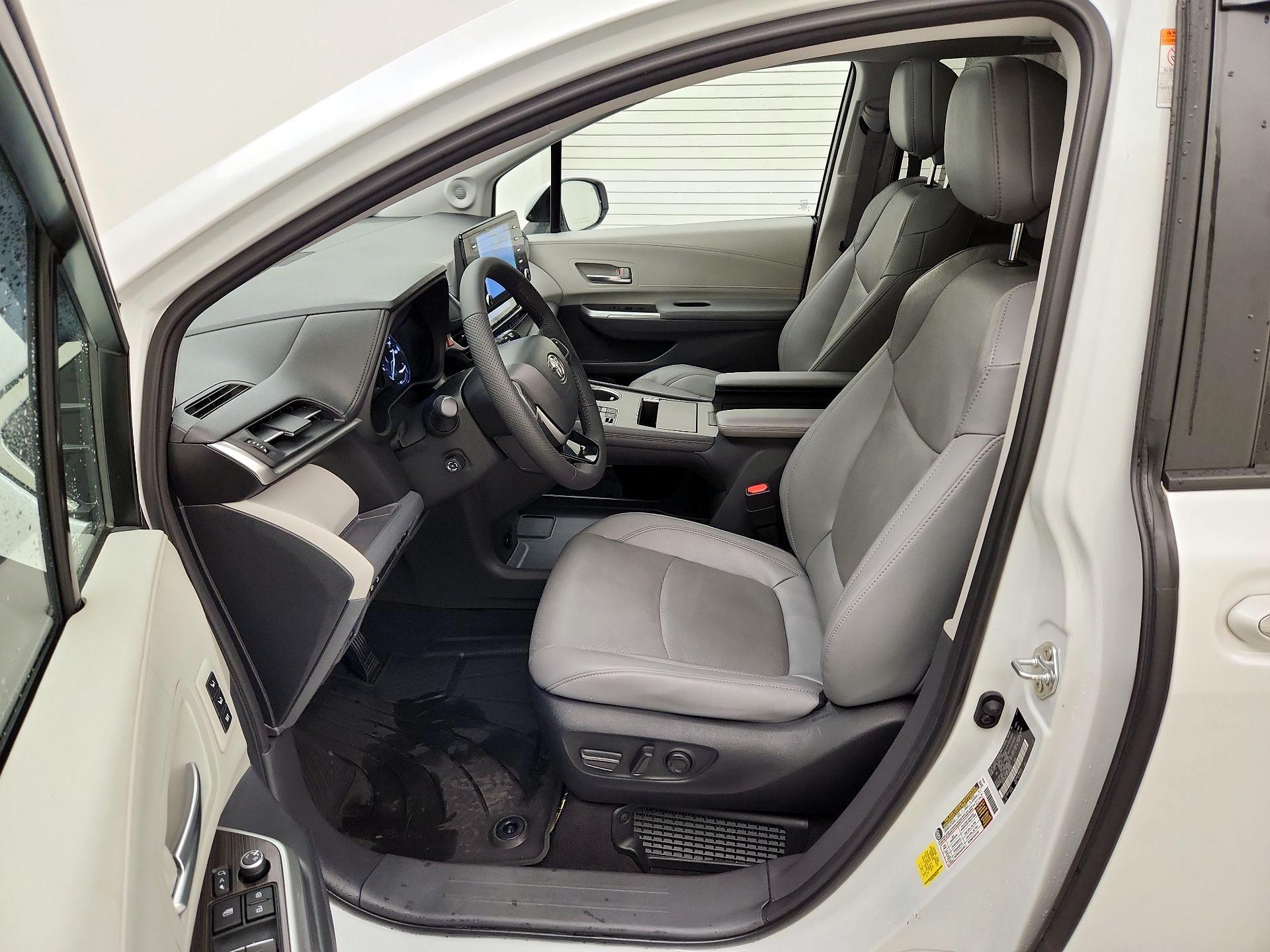 Thumbnail: 2023 Toyota Sienna - 11
