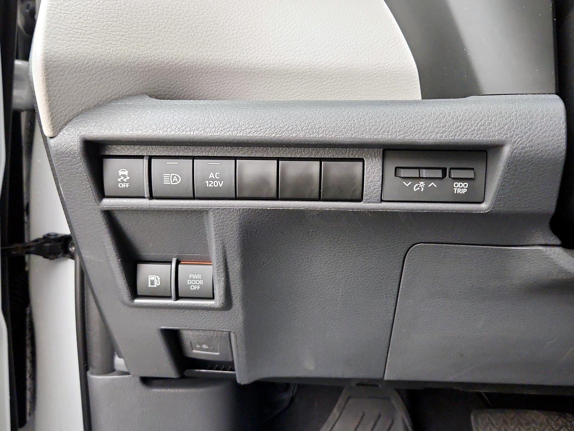 Thumbnail: 2023 Toyota Sienna - 13