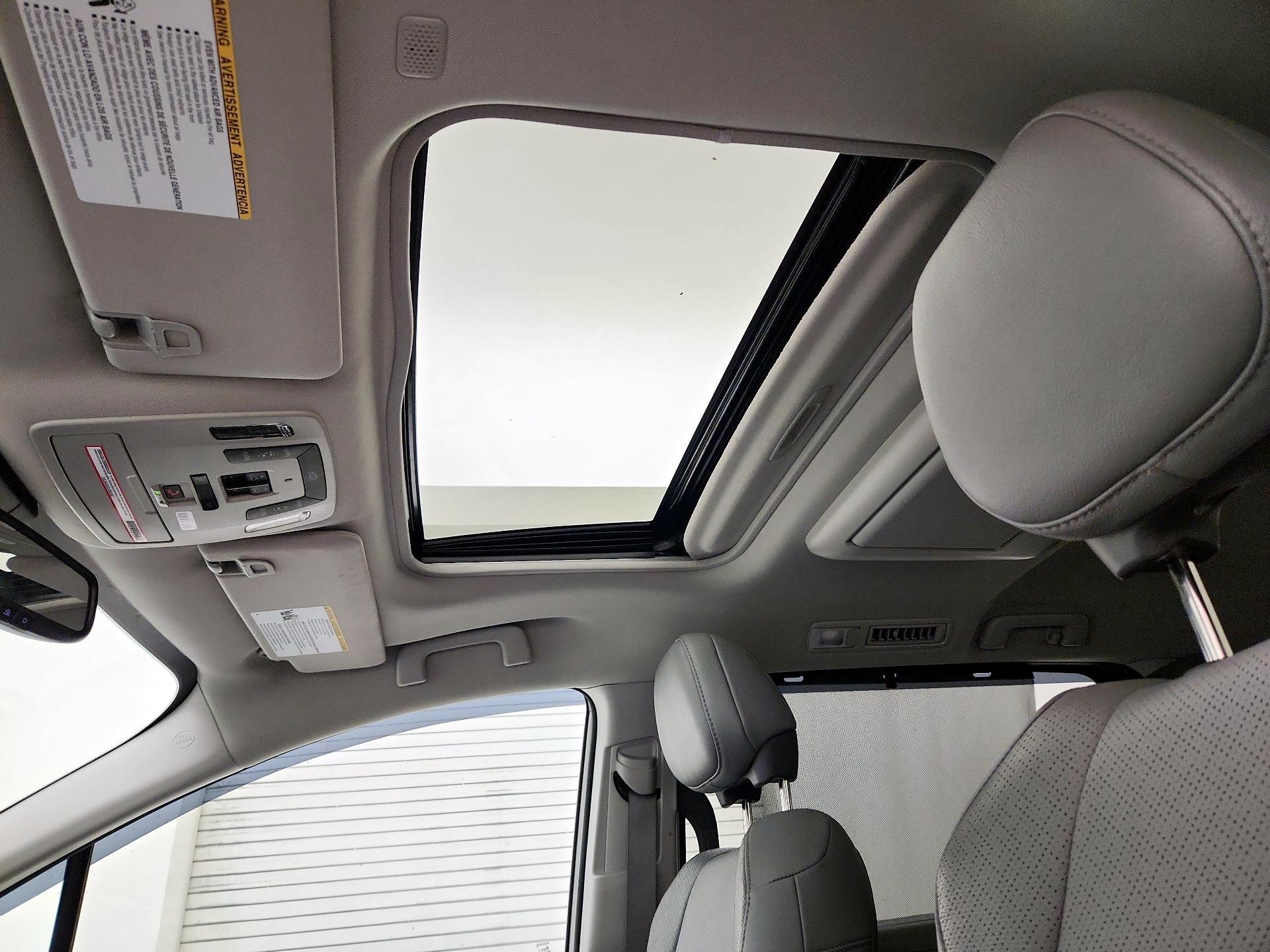 Thumbnail: 2023 Toyota Sienna - 20