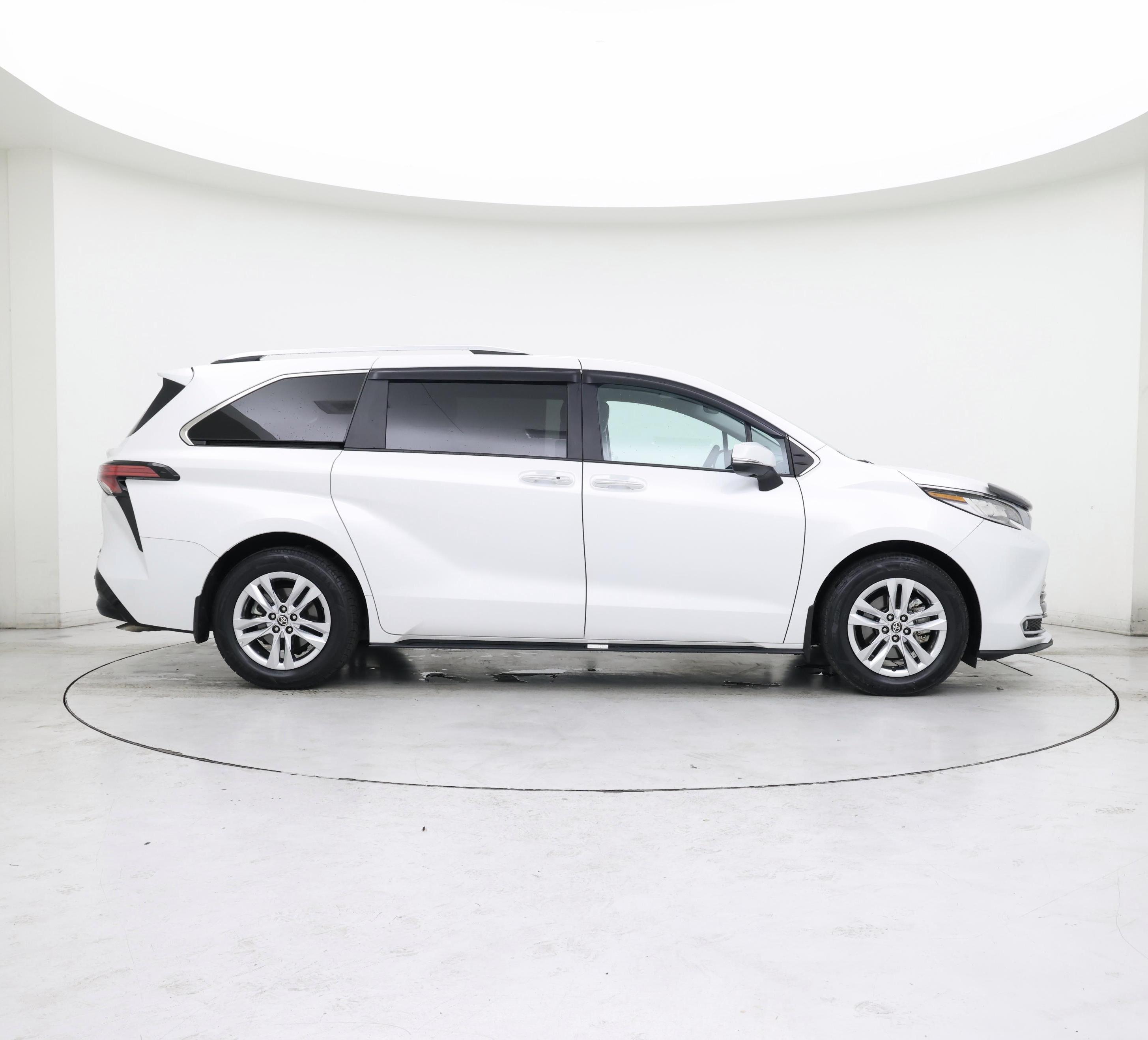Thumbnail: 2023 Toyota Sienna - 7