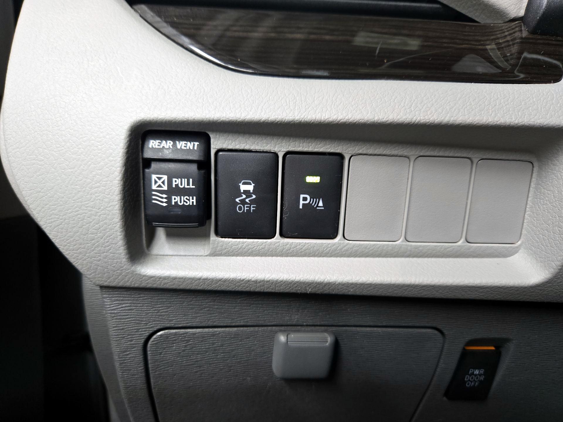 Thumbnail: 2019 Toyota Sienna - 13